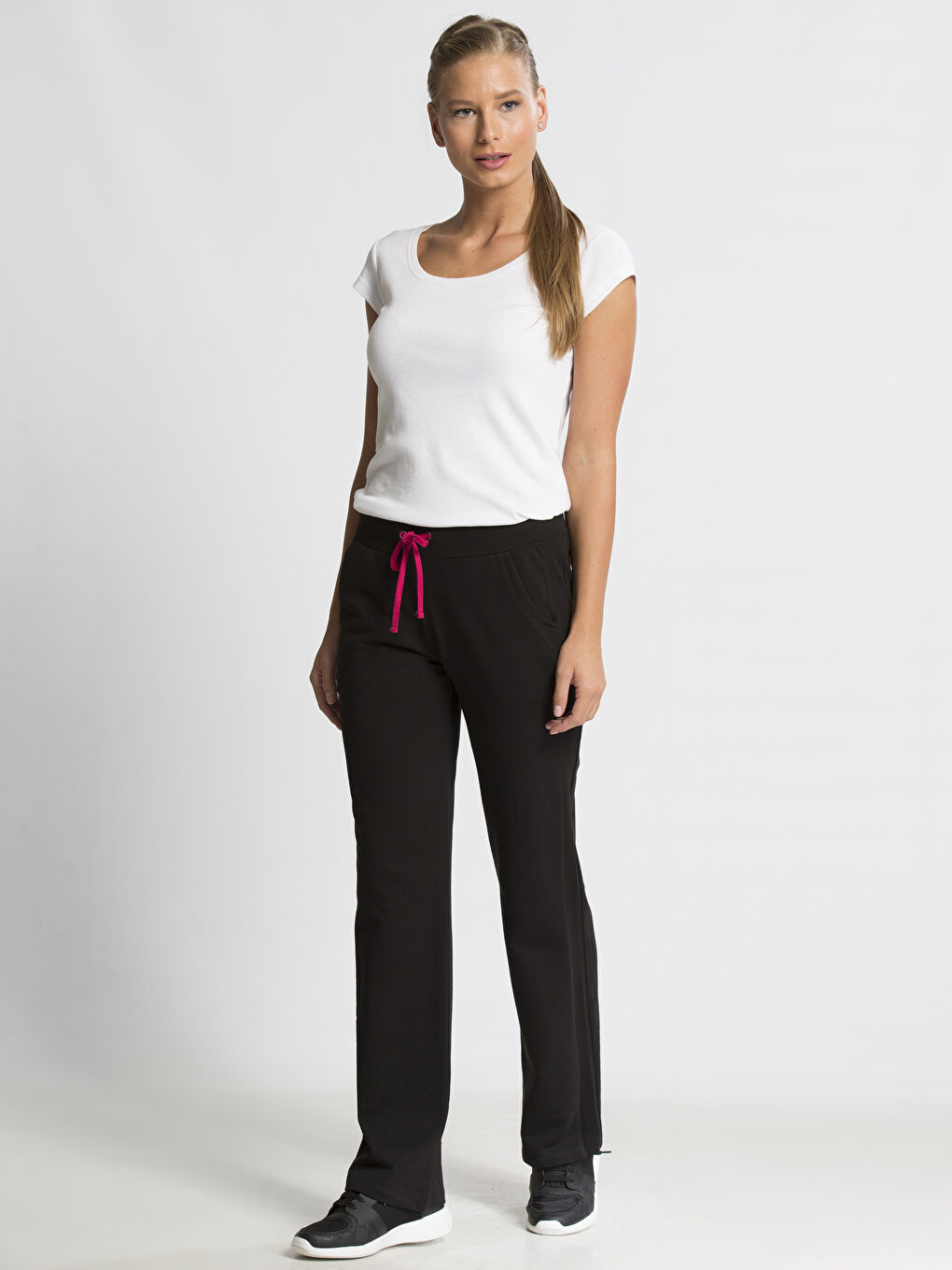 Woman BLACK Sweatpants-2