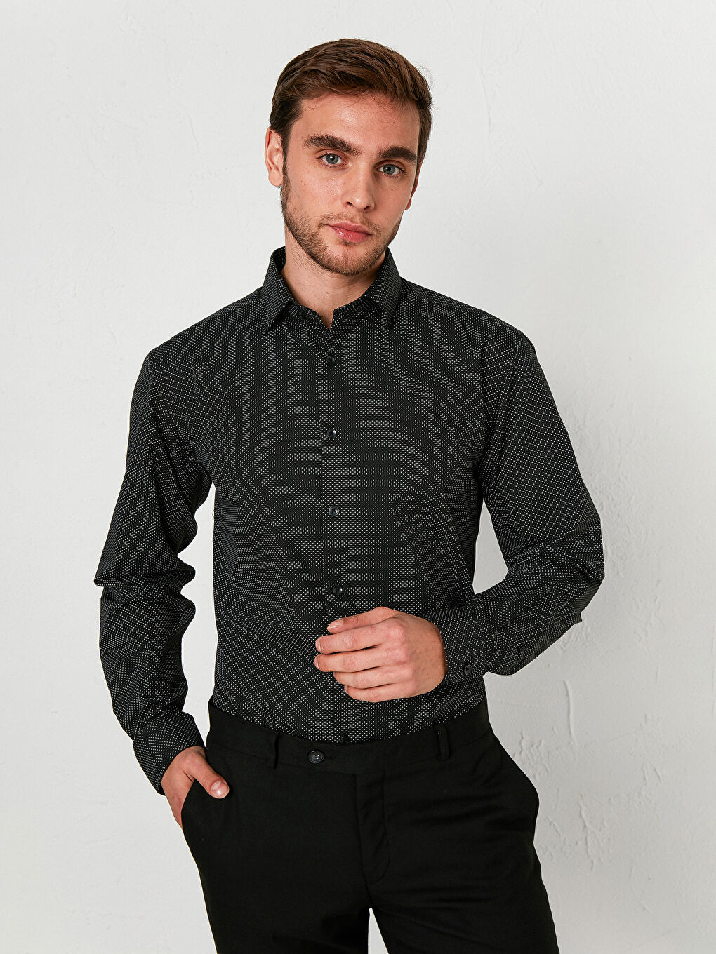 قميص بوبلين مطبوع كم طويل بقصة رفيعة