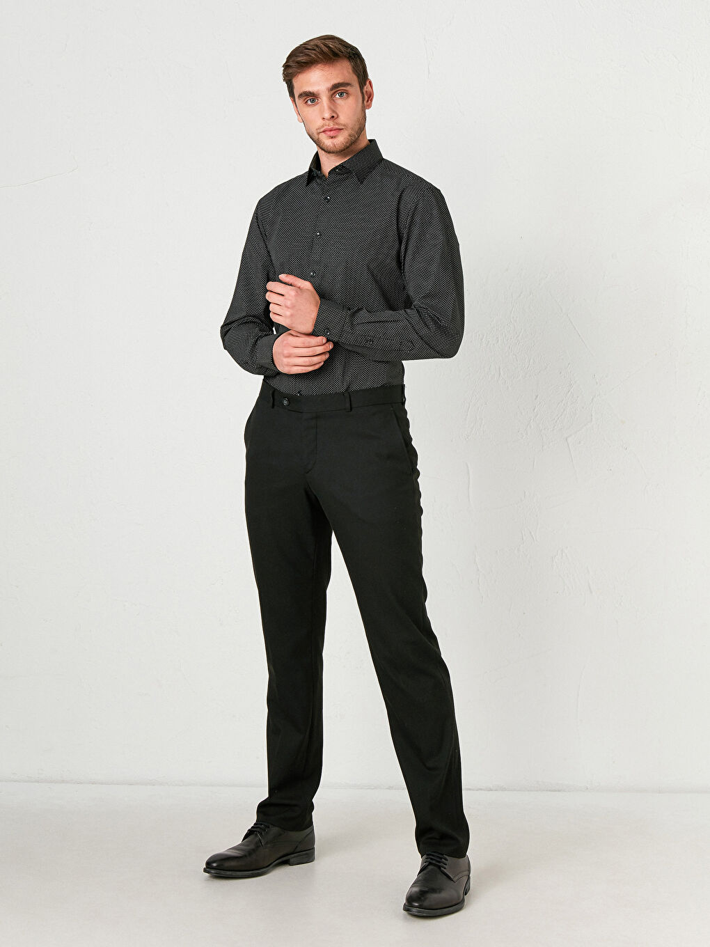 قميص بوبلين مطبوع كم طويل بقصة رفيعة-3