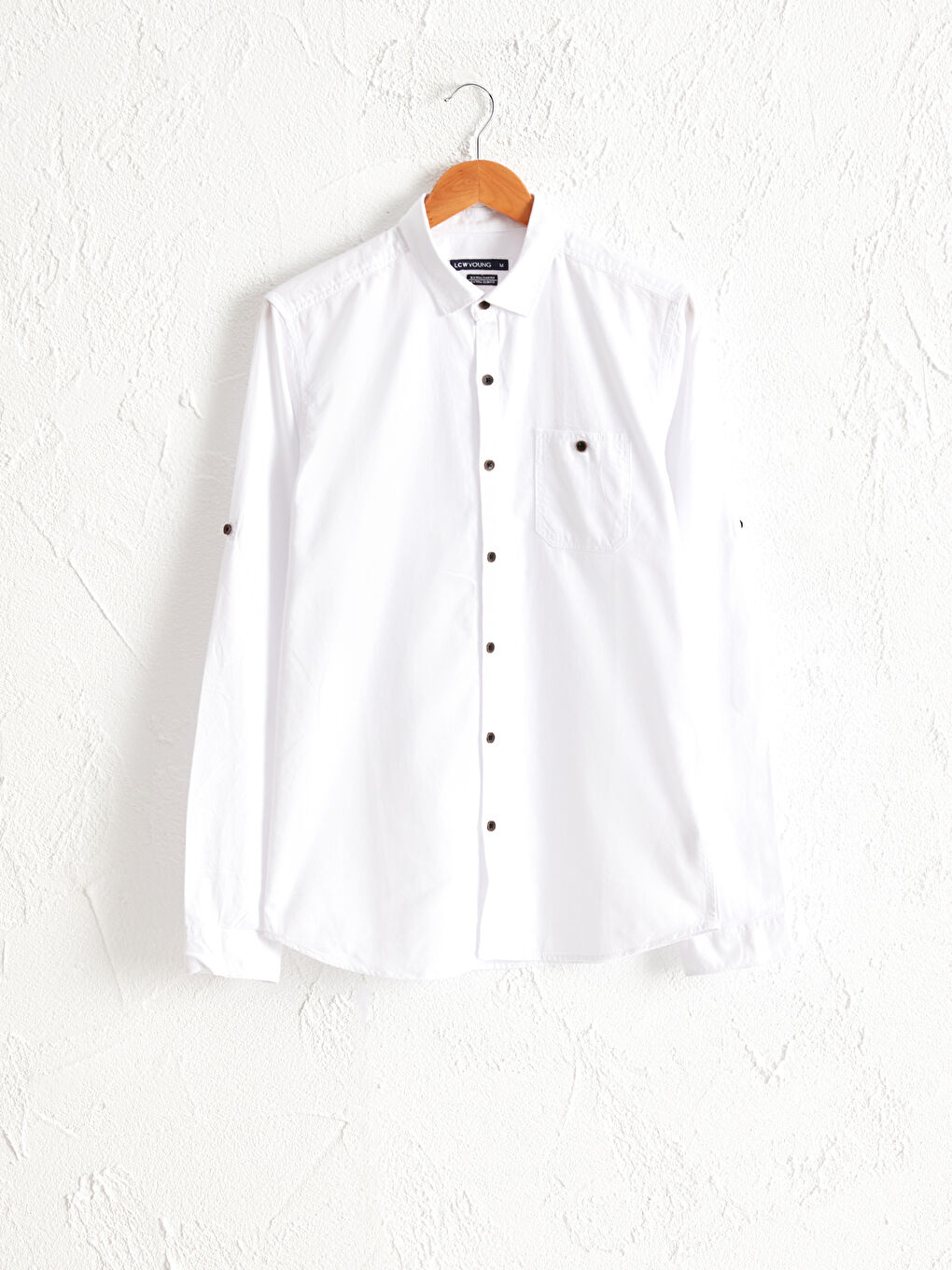 قميص بقصة ضيقة جدًا بأكمام طويلة من قماش بوبلين تويل