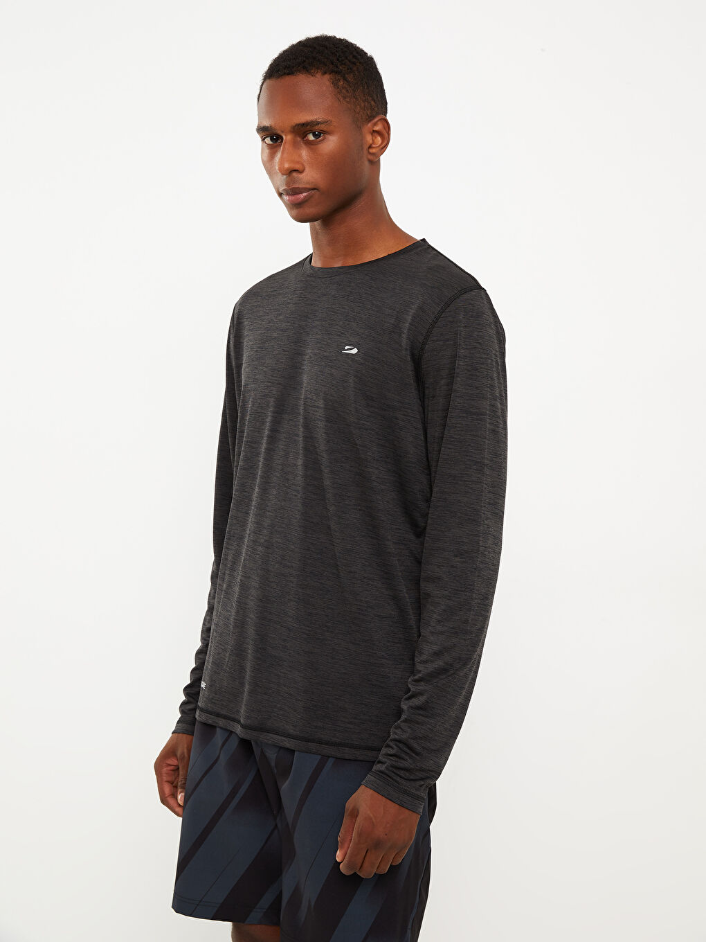 تيشيرت رياضي كم طويل بياقة دائرية للرجال-1