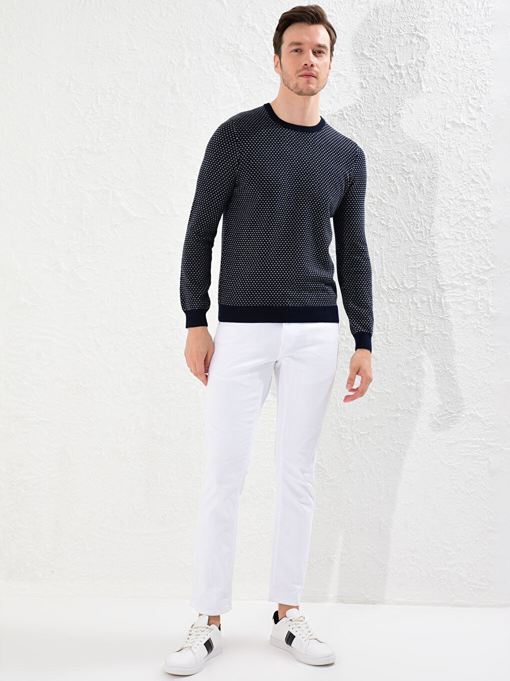 LCWAIKIKI Classic Crew Neck Figured Lightweight Tricot Jumper -8W2666Z8-JHE