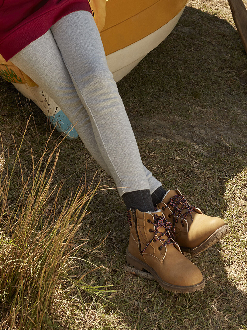 Bej Deri Görünümlü Bağcıklı Kız Çocuk Bot