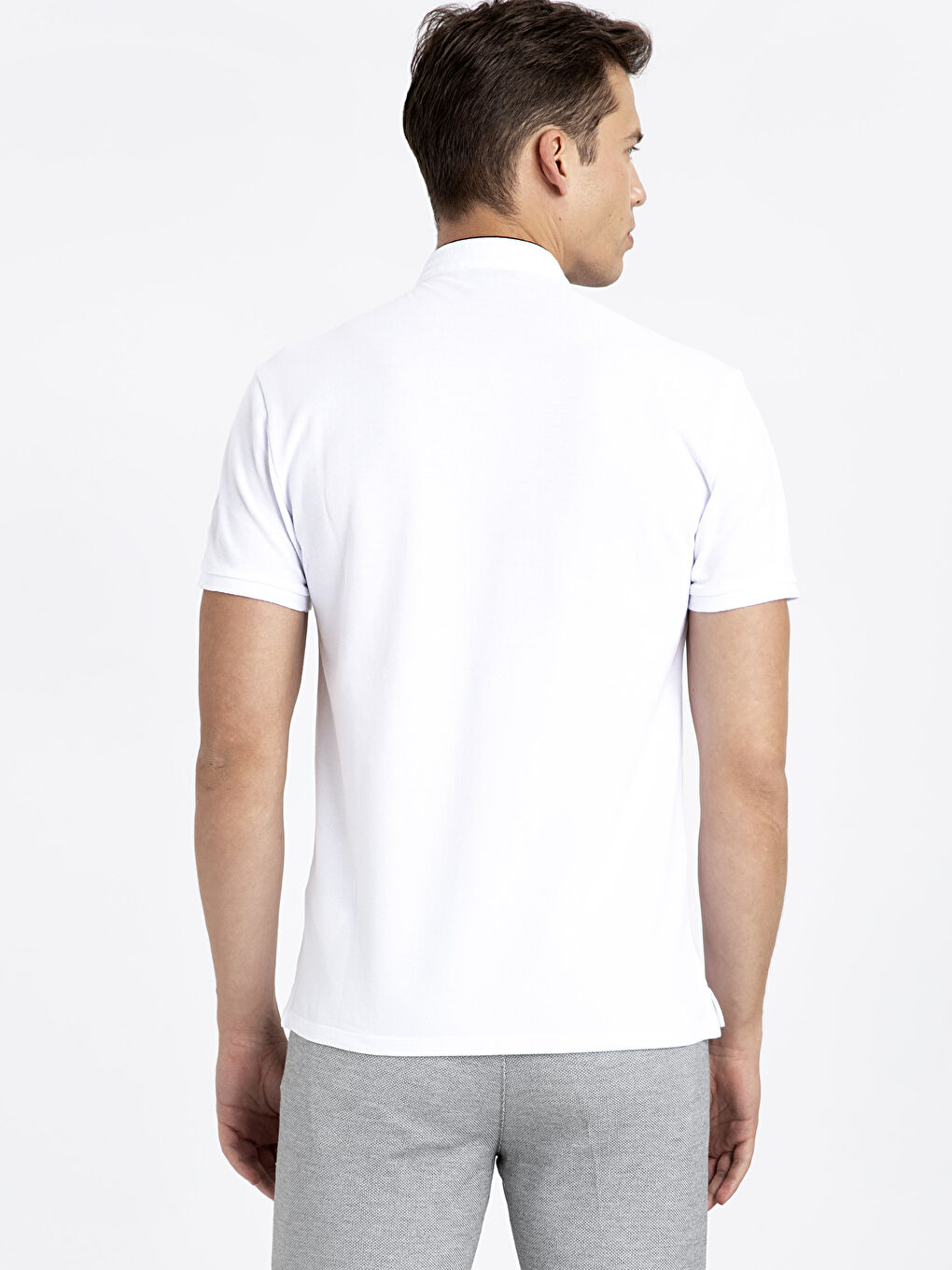 Beyaz Hakim Yaka Kısa Kollu Pamuklu Tişört-2