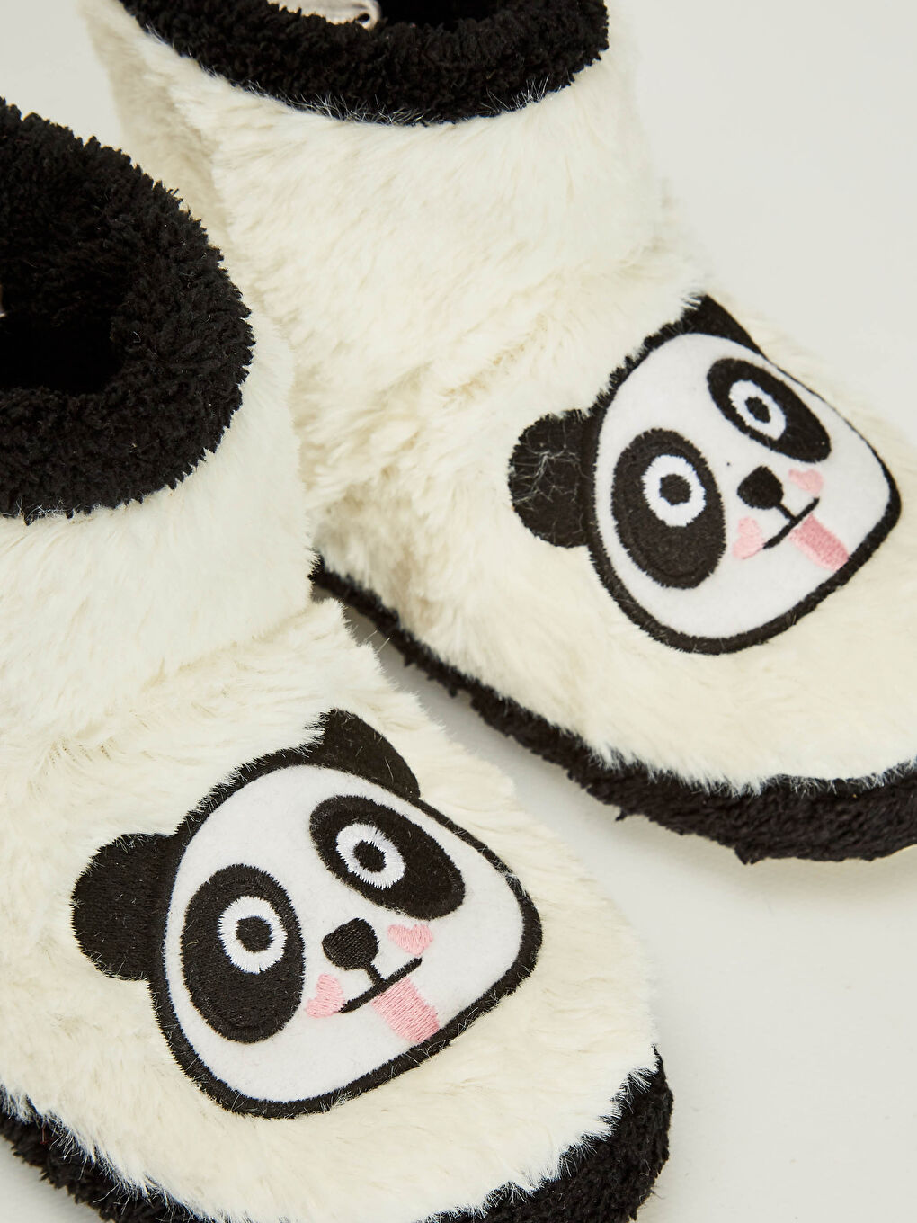 Beyaz Kız Çocuk Nakışlı Peluş Ev Botu-8