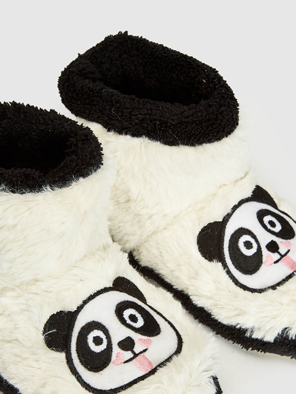 Beyaz Kız Çocuk Nakışlı Peluş Ev Botu-4