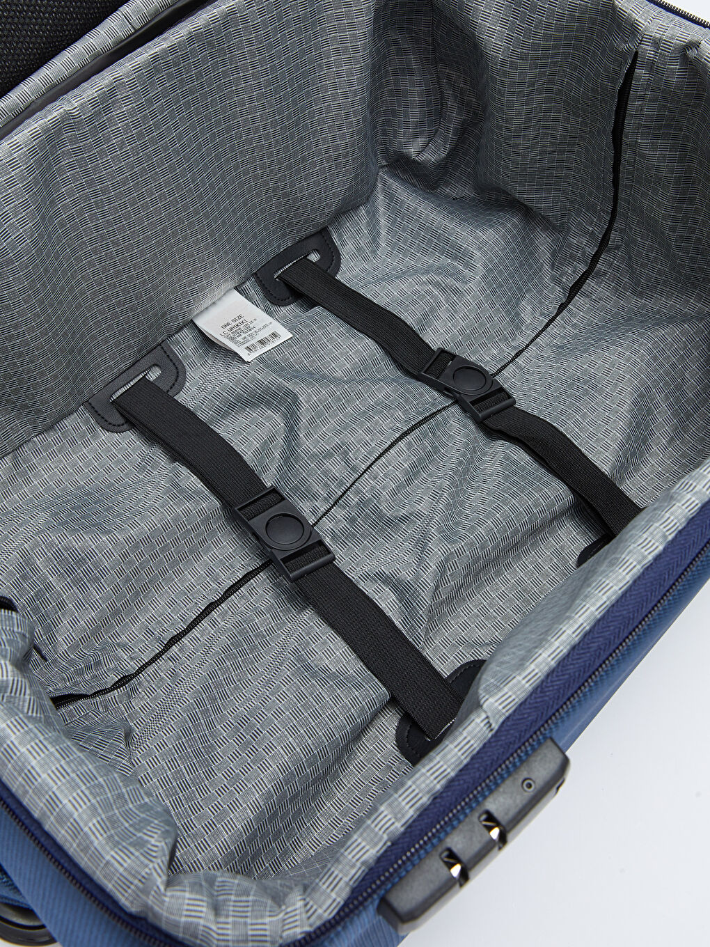 شنطة سفر صغيرة بتفاصيل قفل