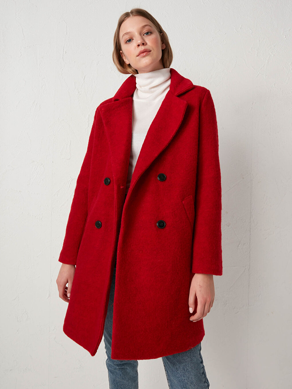 Kırmızı Yakalı Kalın Uzun Kollu Kadın Kaşe Kaban