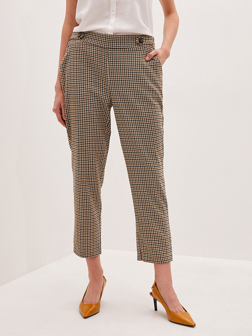 Kahverengi Beli Lastikli Ekose Kadın Havuç Pantolon-3