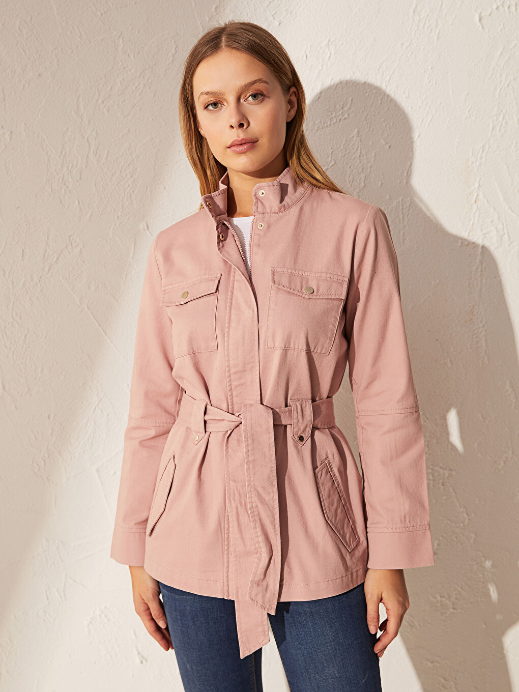 Pembe Dik Yaka Düz Uzun Kollu Kadın İnce Mont