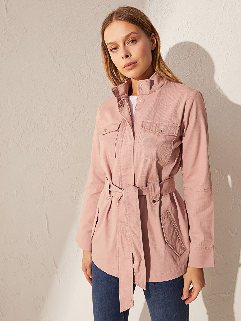 Pembe Dik Yaka Düz Uzun Kollu Kadın İnce Mont-1