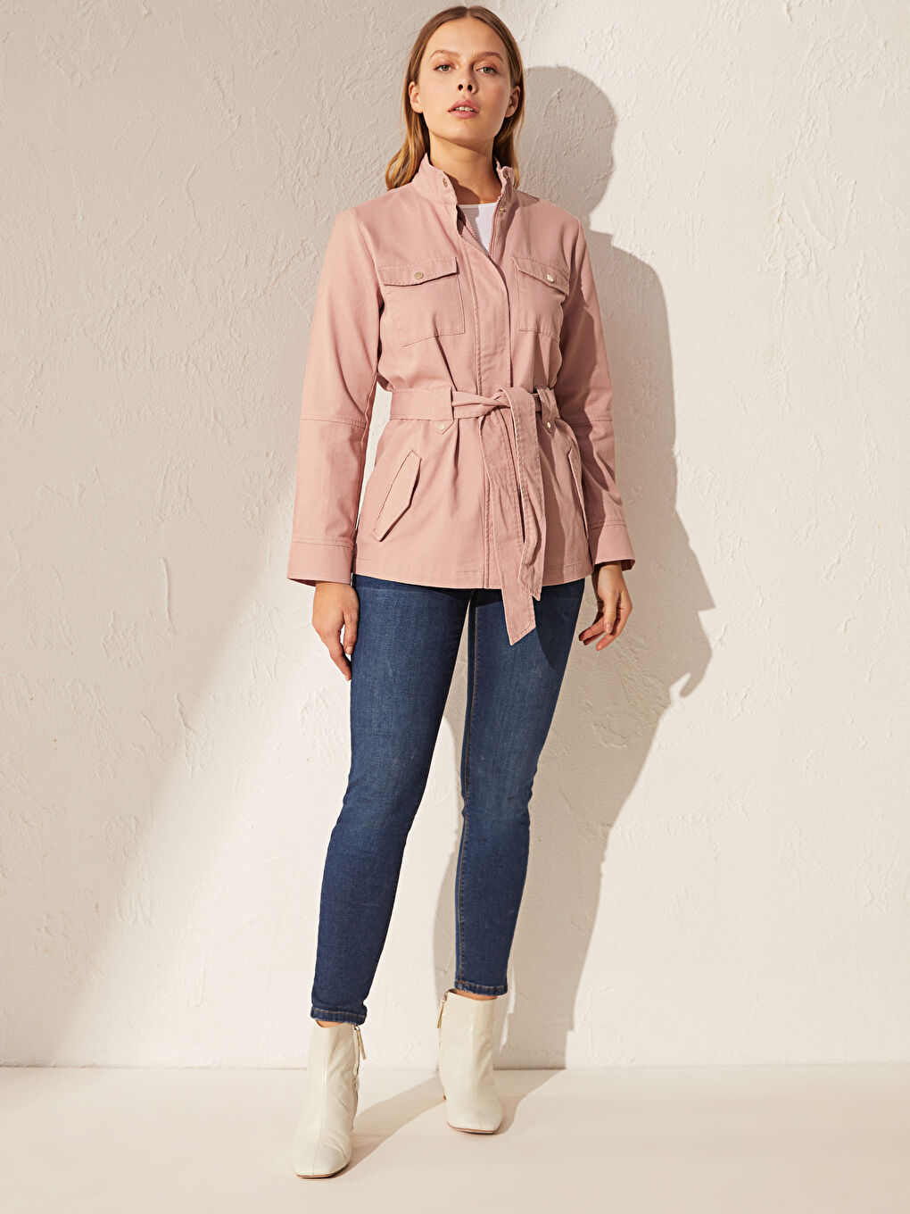 Pembe Dik Yaka Düz Uzun Kollu Kadın İnce Mont-2