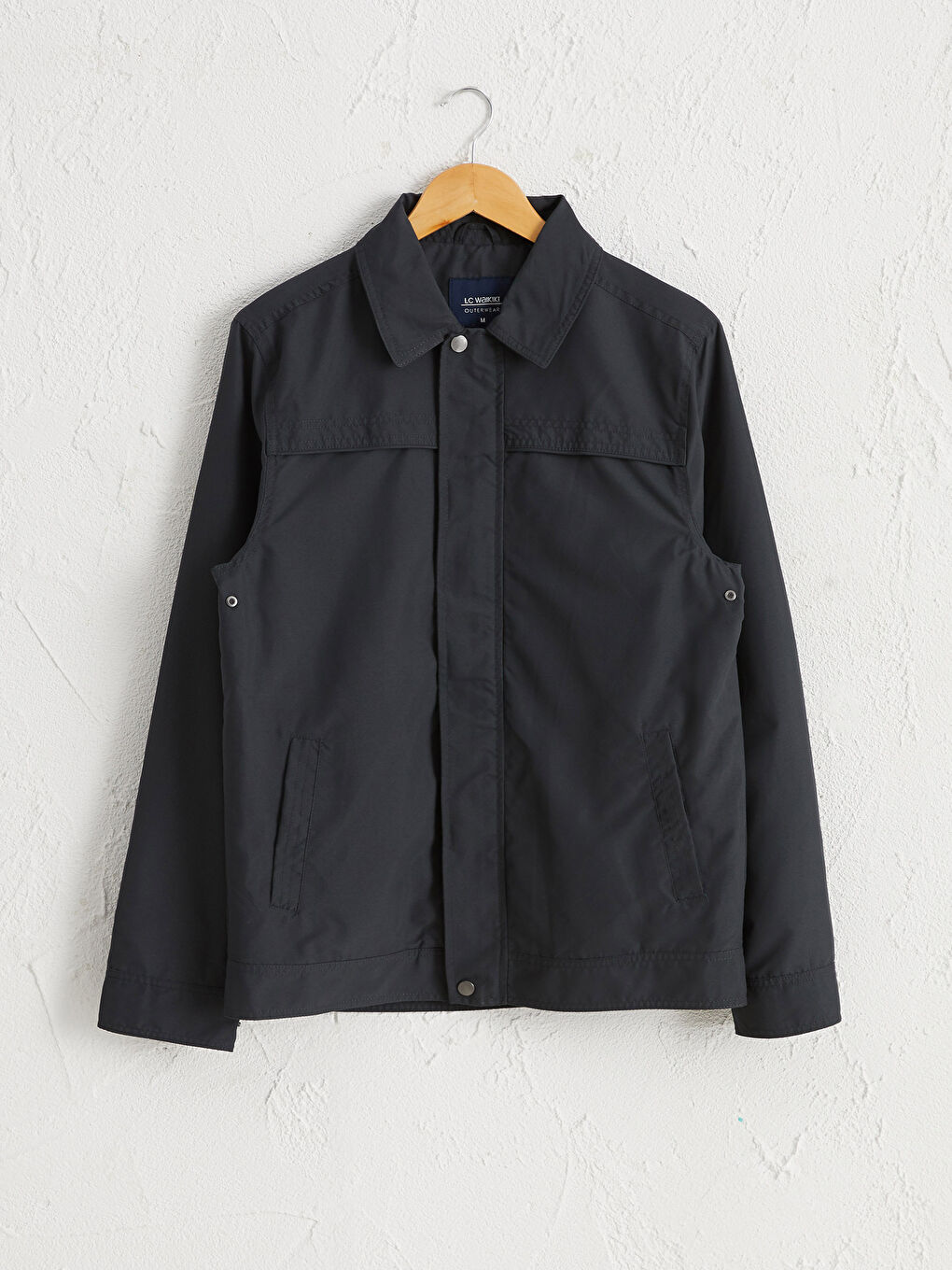 معطف قصير خفيف الوزن