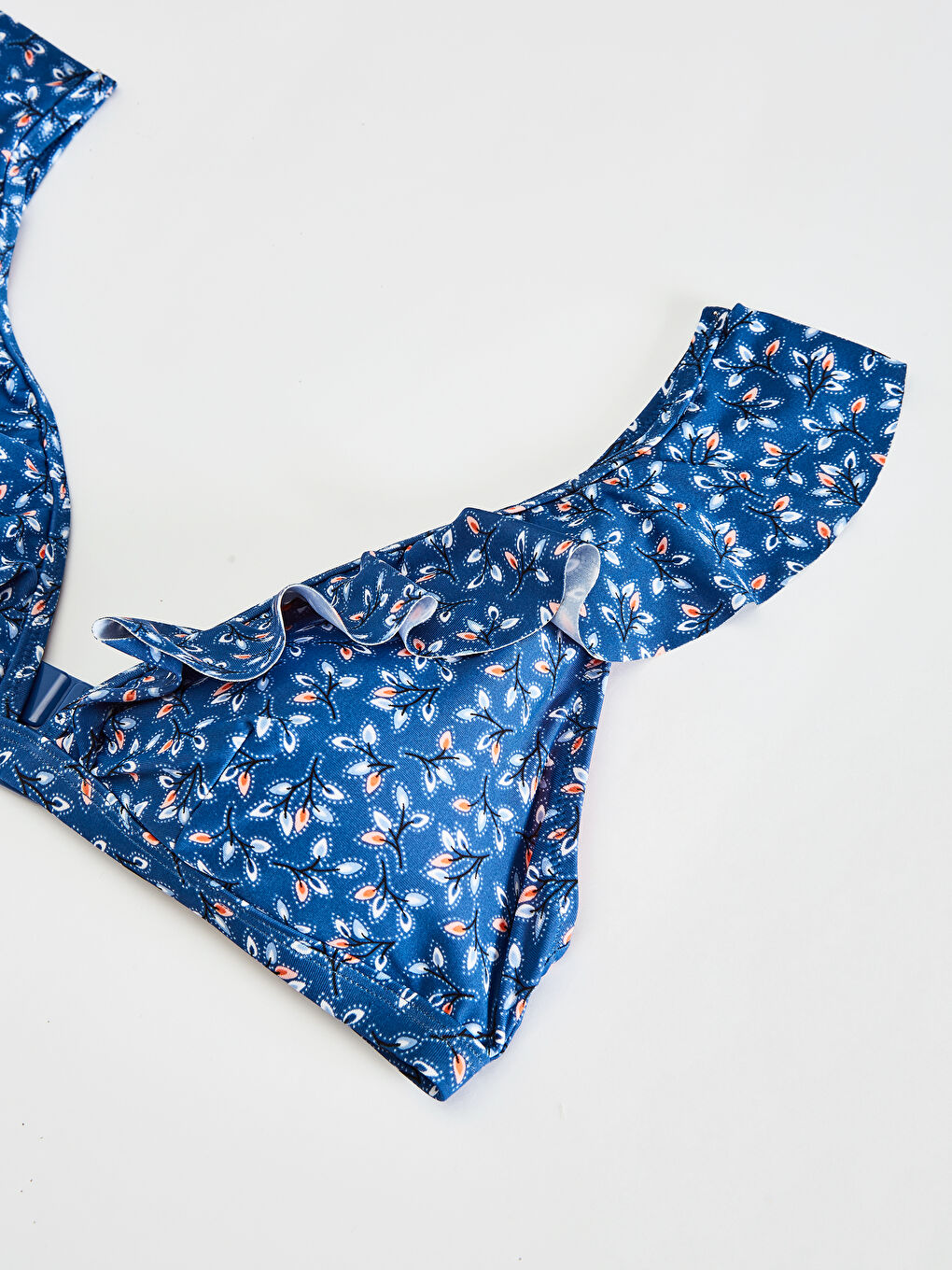 الجزء العلوي من البكيني-1