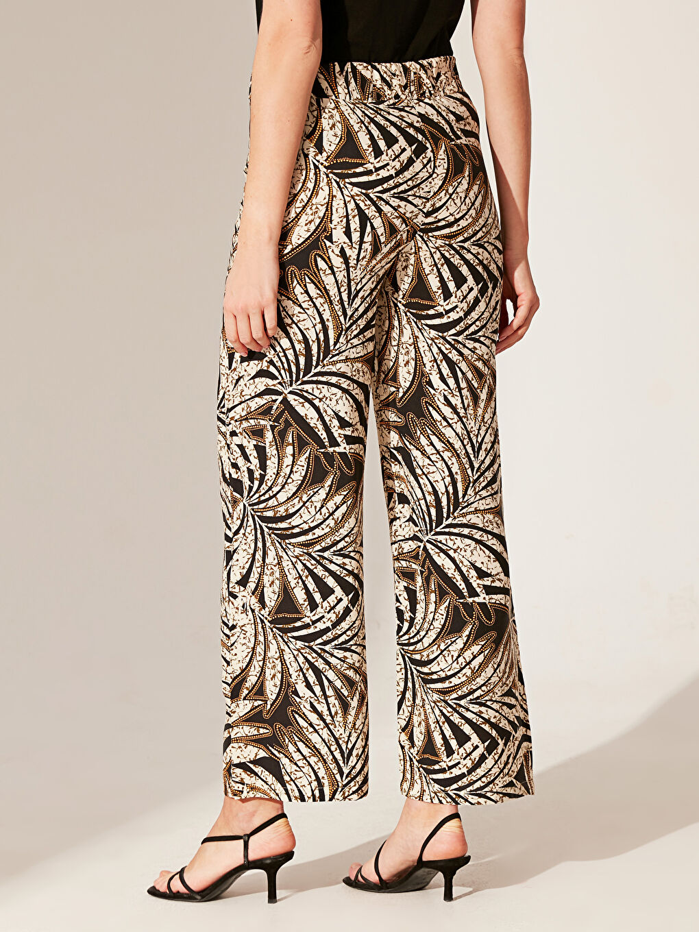 LCWAIKIKI Classic Elastic Waist Figured Palazzo Pants -0S1635Z8-LQJ