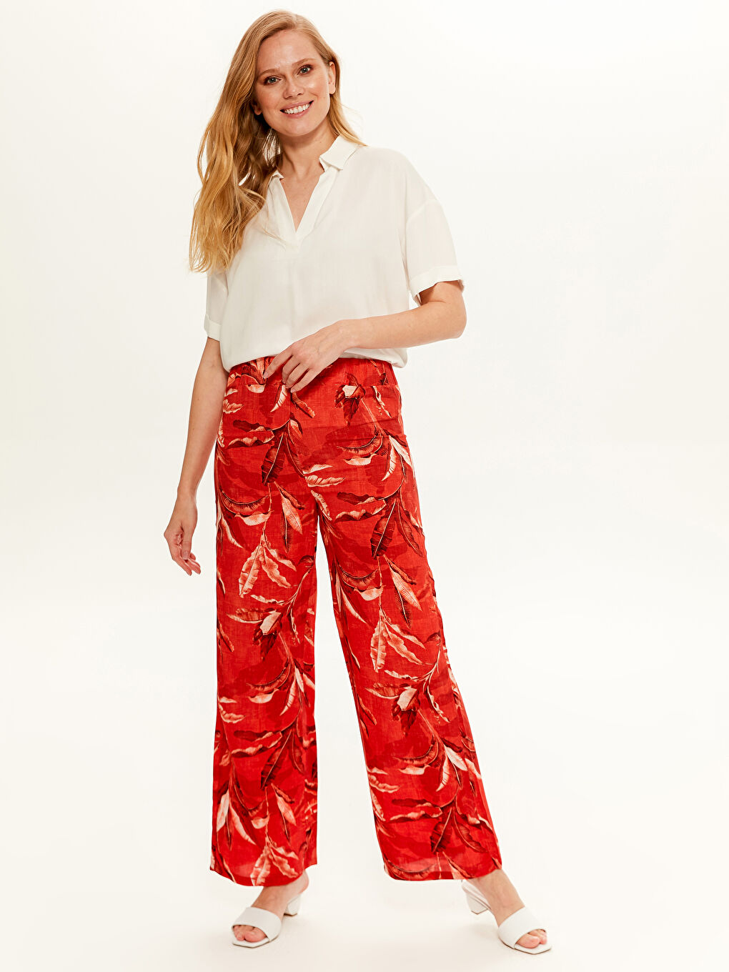 LCWAIKIKI Classic Elastic Waist Figured Palazzo Pants -0S1635Z8-LTQ
