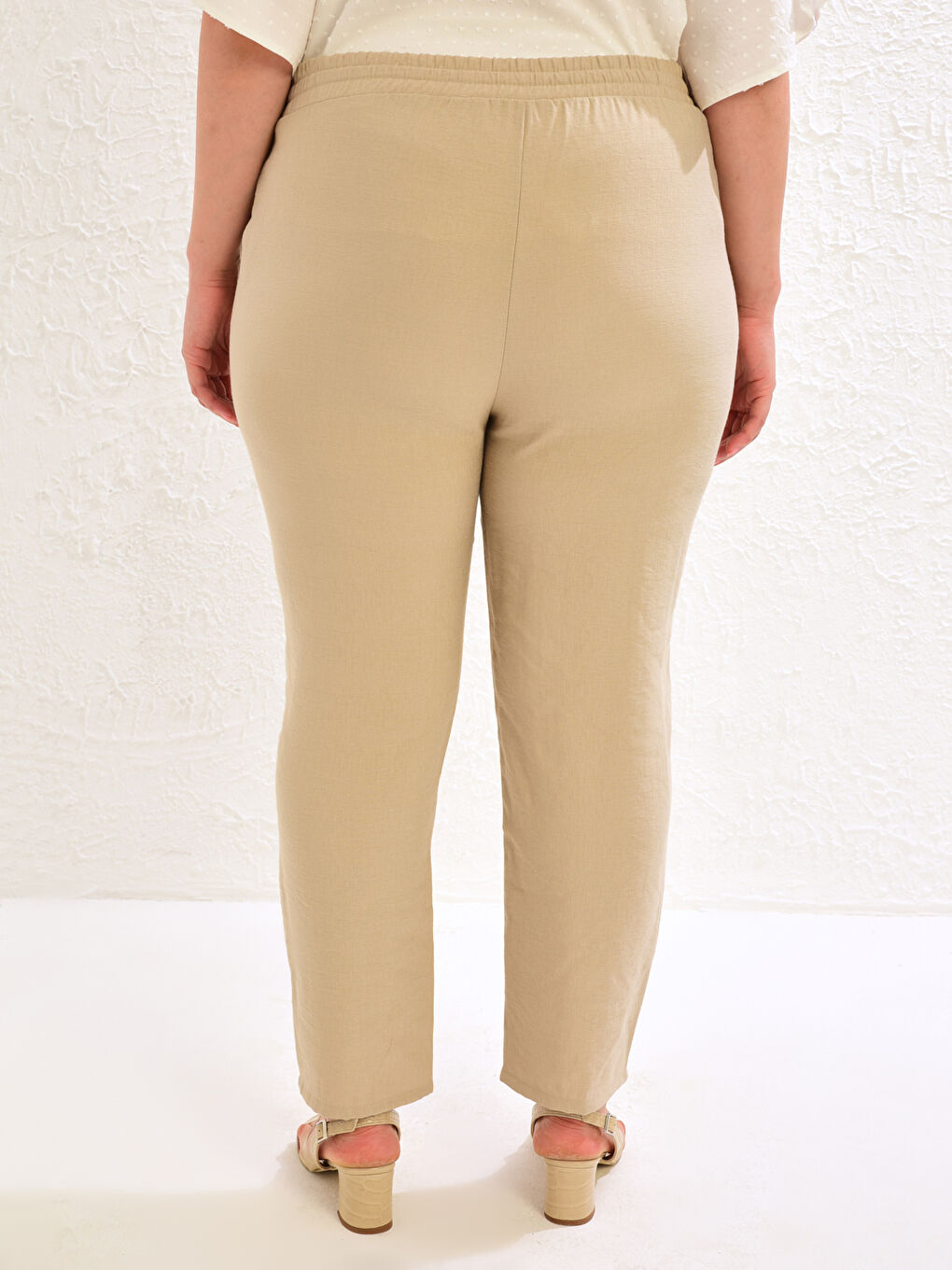 LCW Ankle Length Elastic Waist Carrot Fit Trousers -0S1641Z8-KVB