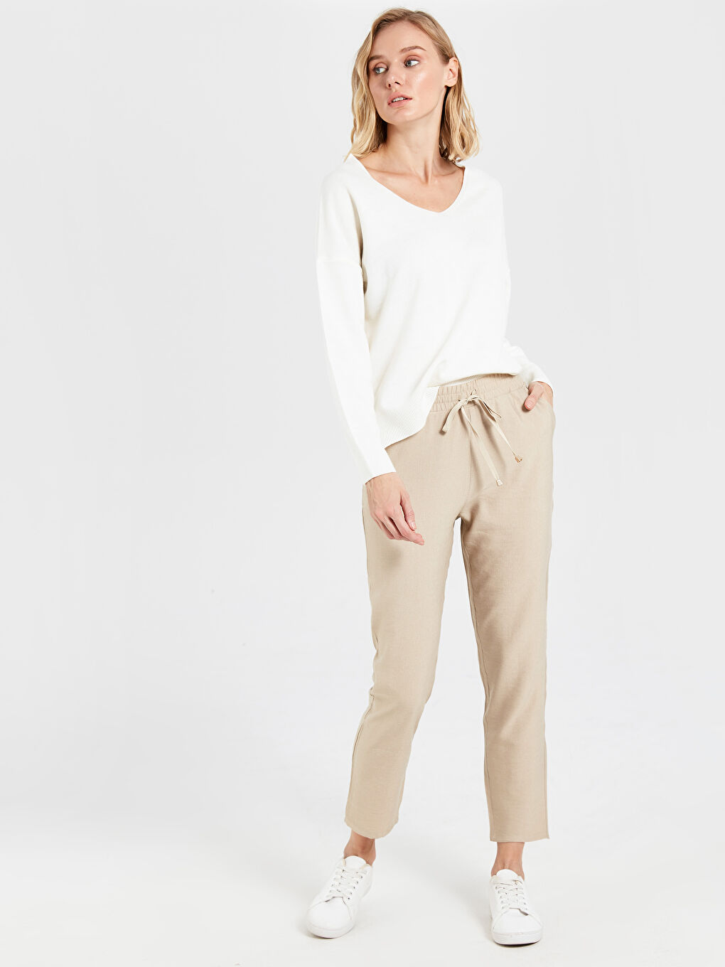 LCW Ankle Length Elastic Waist Carrot Fit Trousers -0S1641Z8-KVB