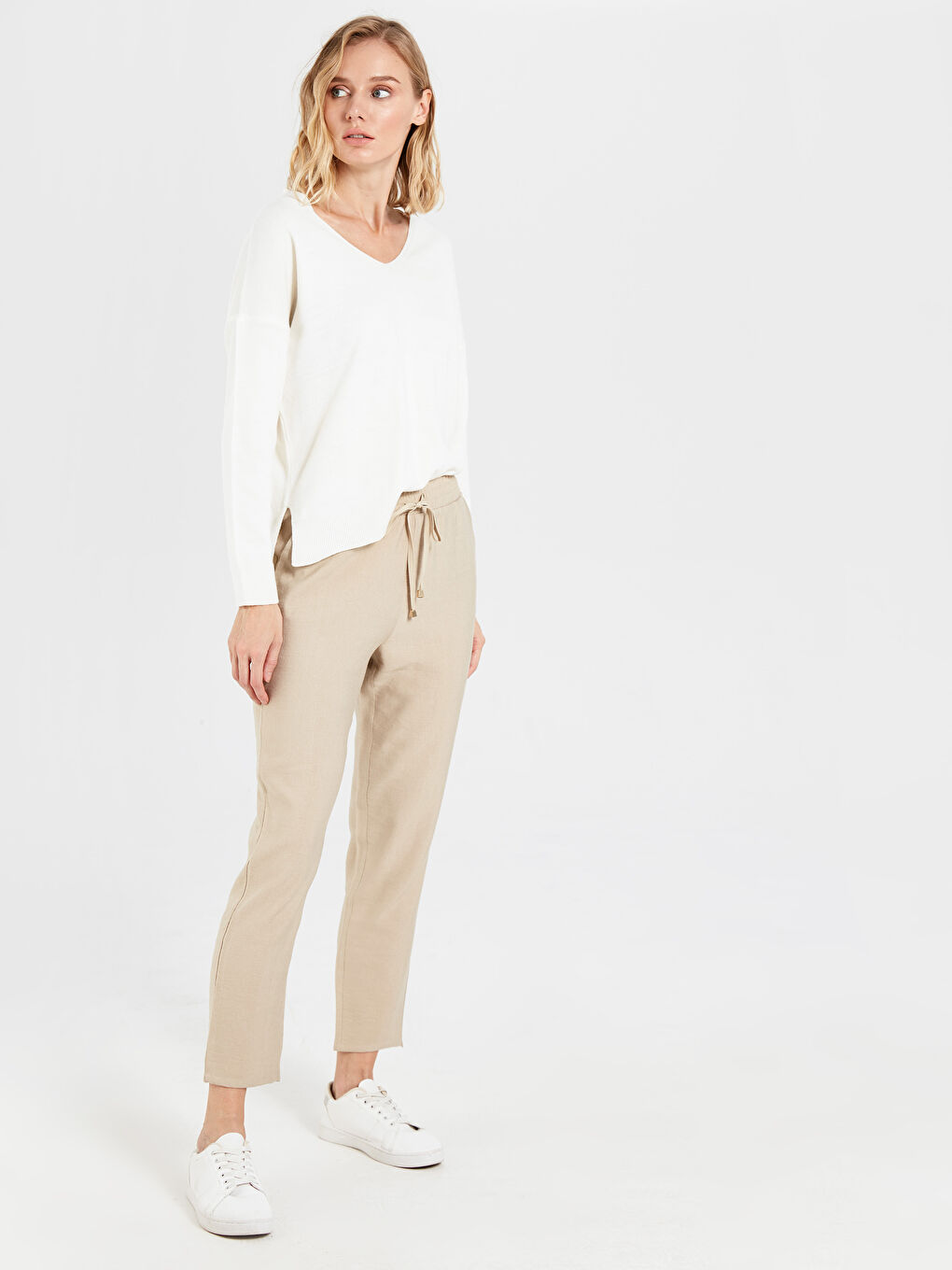 LCW Ankle Length Elastic Waist Carrot Fit Trousers -0S1641Z8-KVB