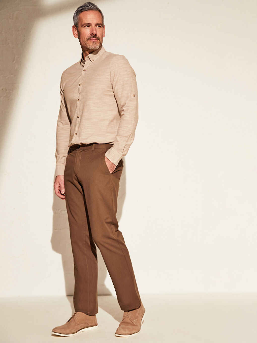 Kahverengi Geniş Kalıp Gabardin Erkek Chino Pantolon-1