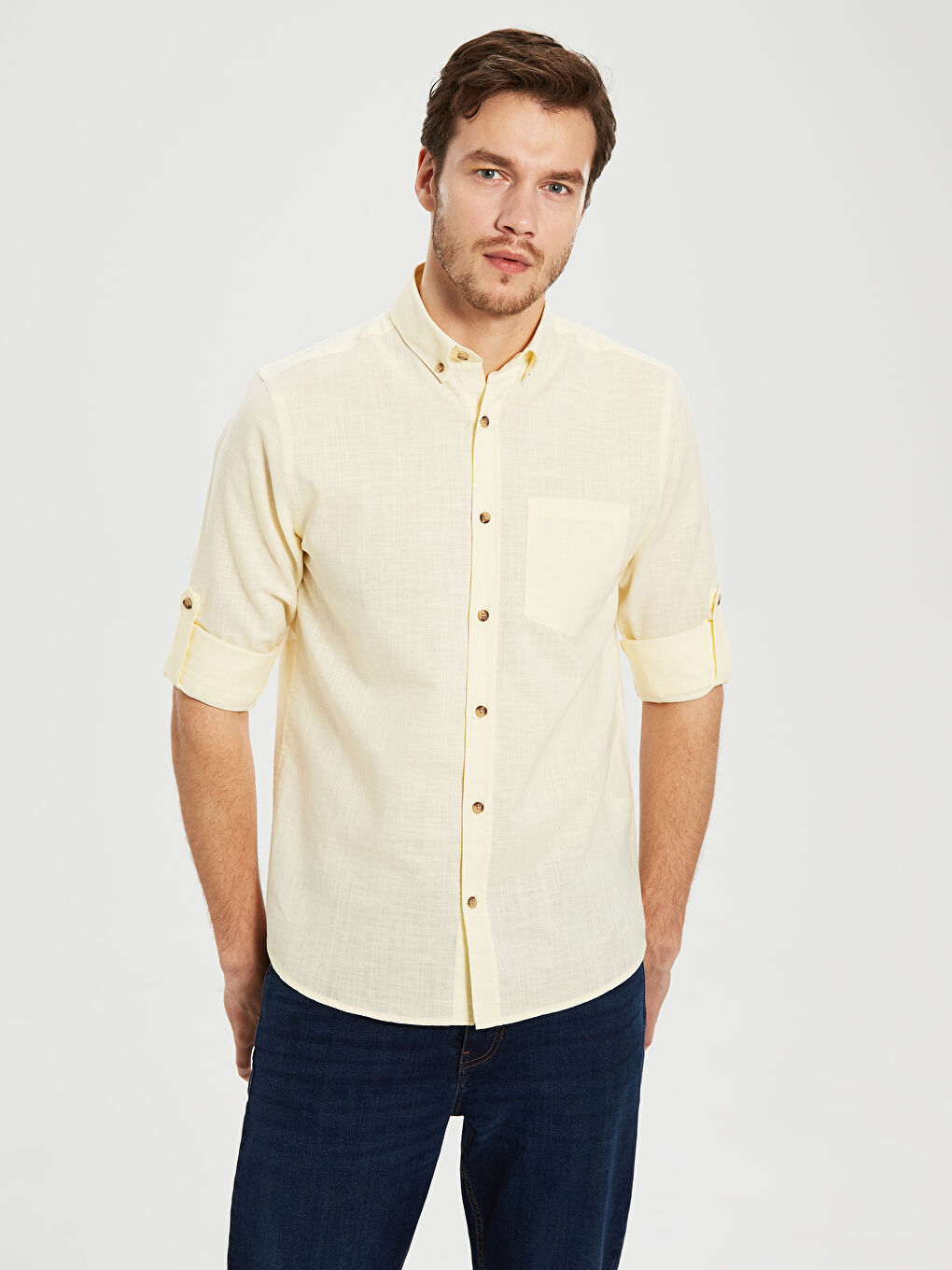 قميص بأكمام طويلة بقصة عادية