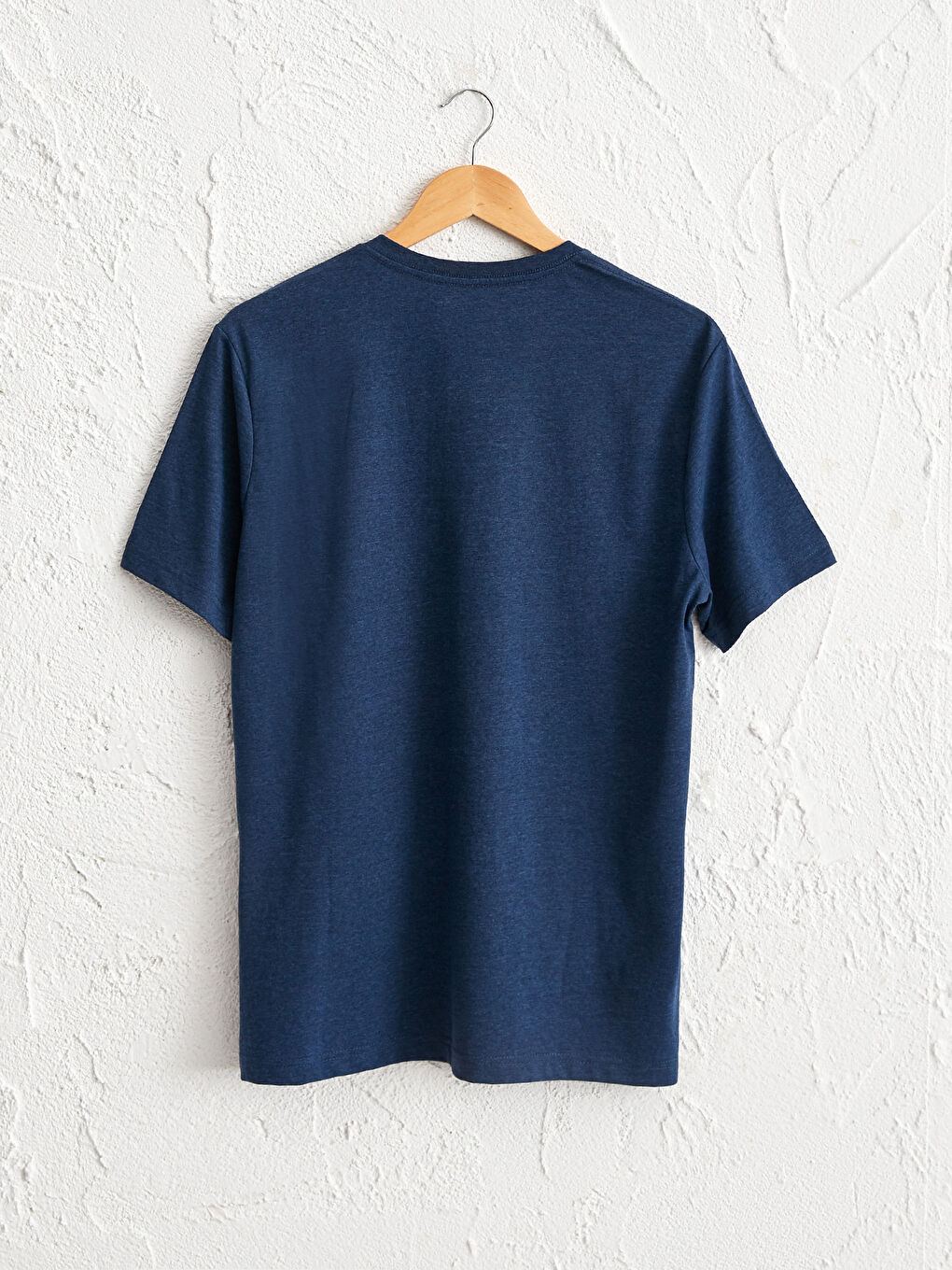 تيشيرت قطن أساسي بفتحة رقبة على شكل حرف V وكم قصير للرجال-1