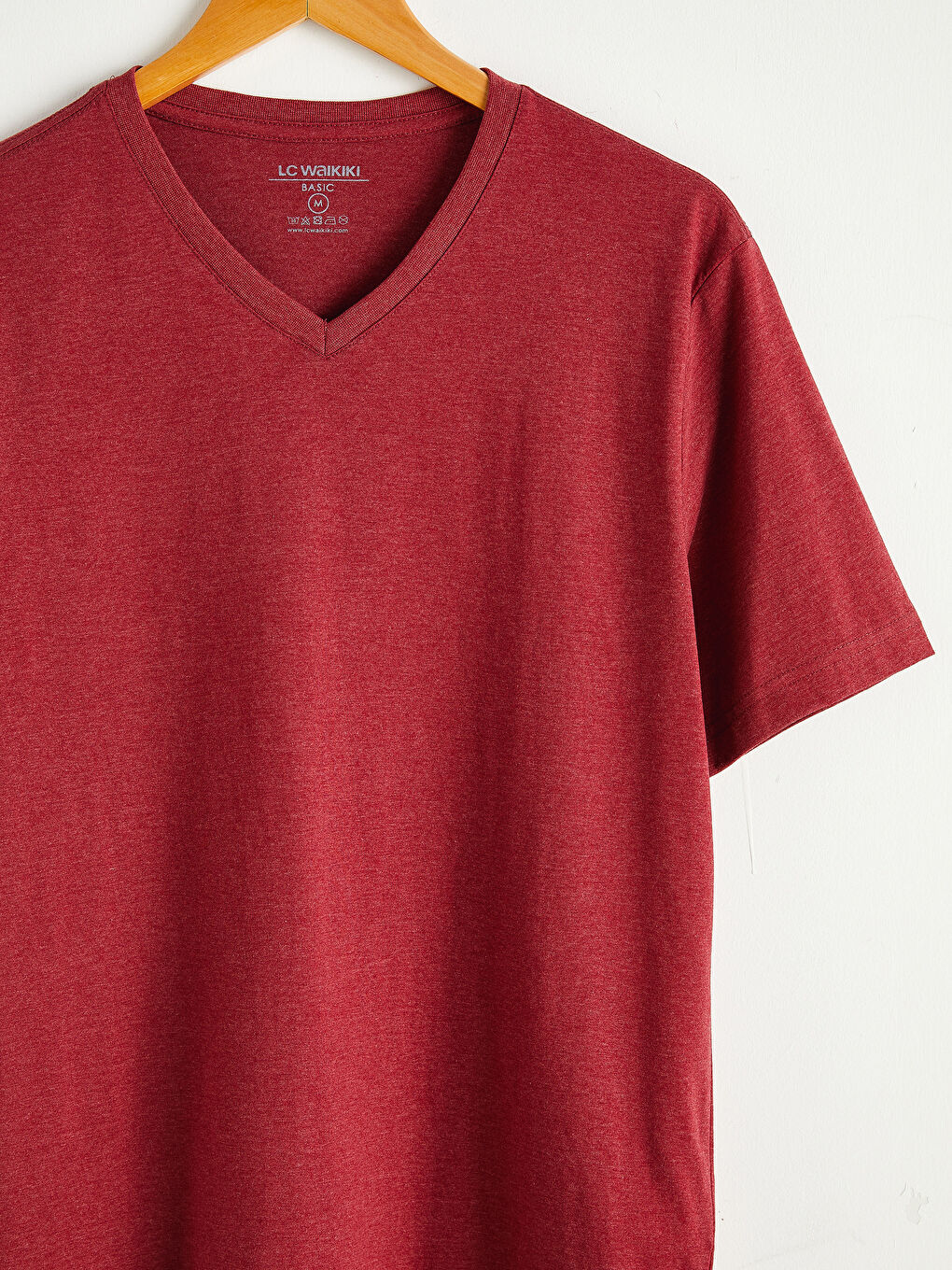 تيشيرت قطن أساسي بفتحة رقبة على شكل حرف V وكم قصير للرجال-2