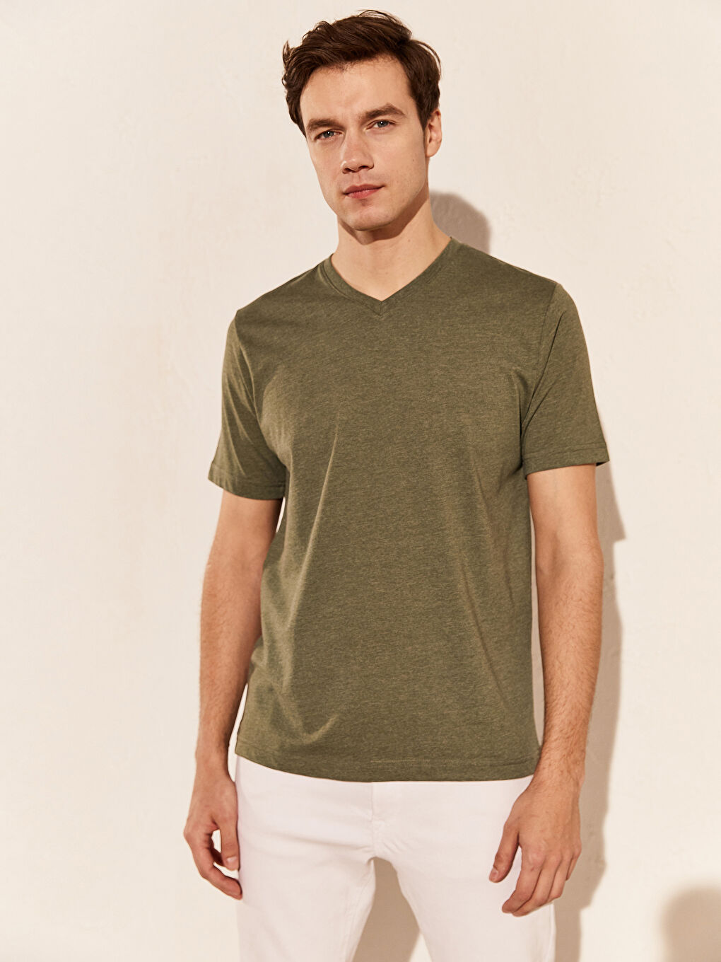 Haki V Yaka Kısa Kollu Basic Pamuklu Erkek Tişört