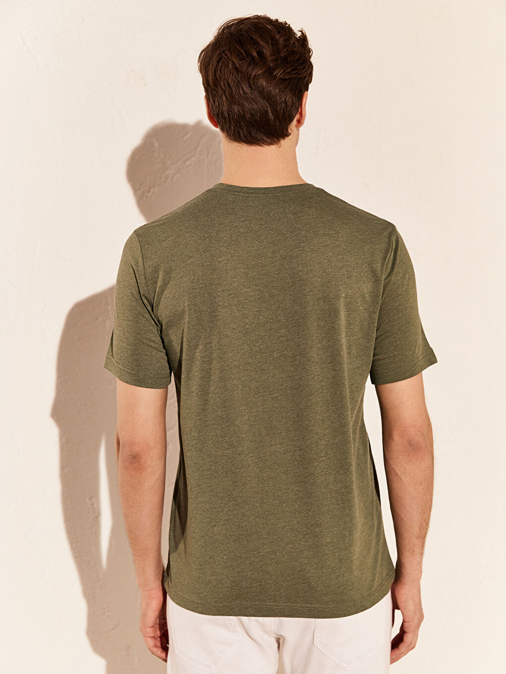 Haki V Yaka Kısa Kollu Basic Pamuklu Erkek Tişört-2