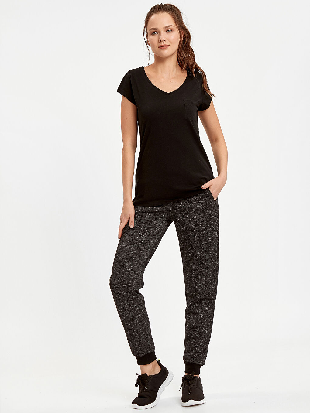 Футболка з V-подібним вирізом і кишенями-1