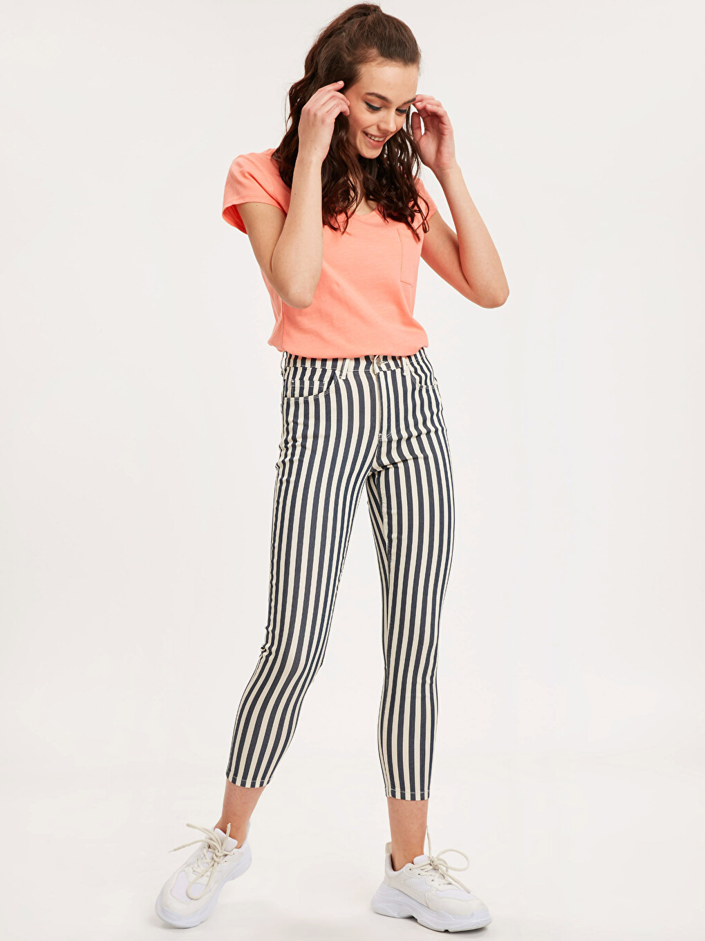 V-neck T-shirt With Pockets-1