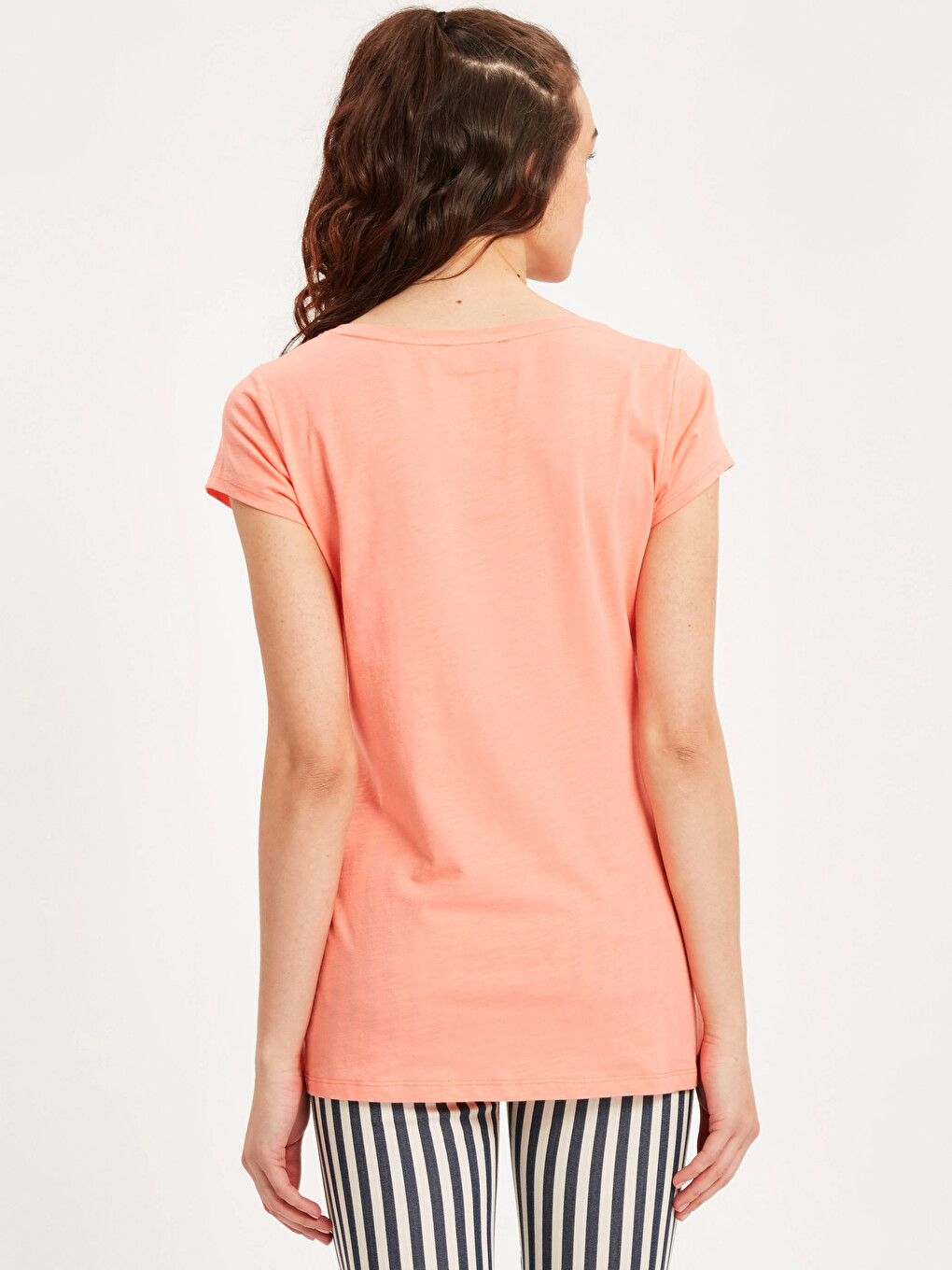 V-neck T-shirt With Pockets-2