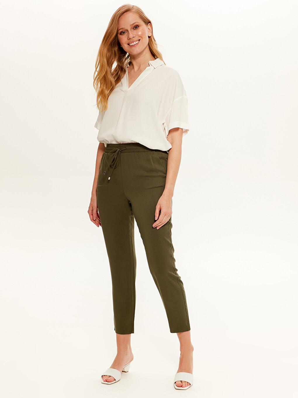 Women's Carrot Fit Plain Trousers