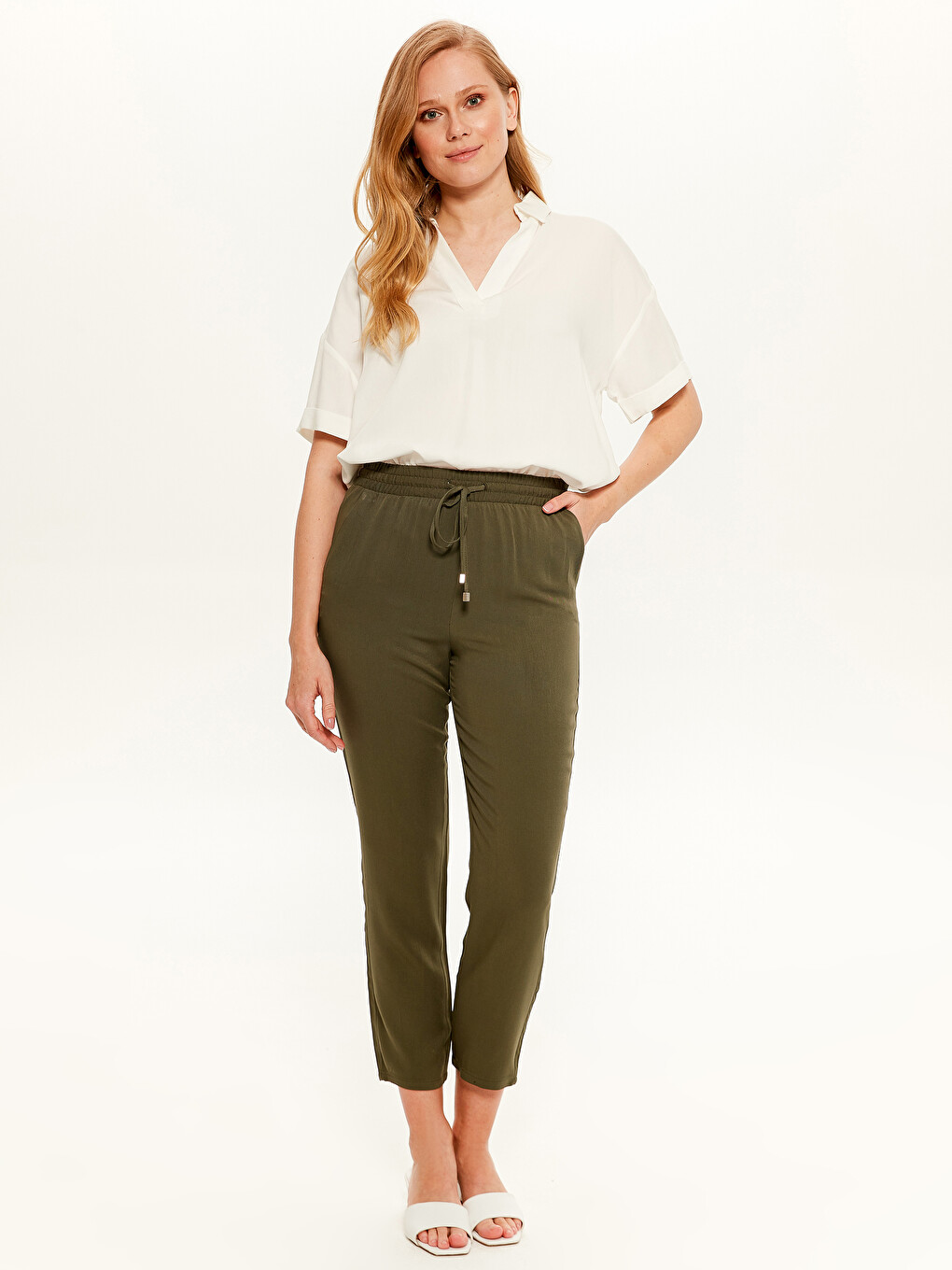 Women's Carrot Fit Plain Trousers-1