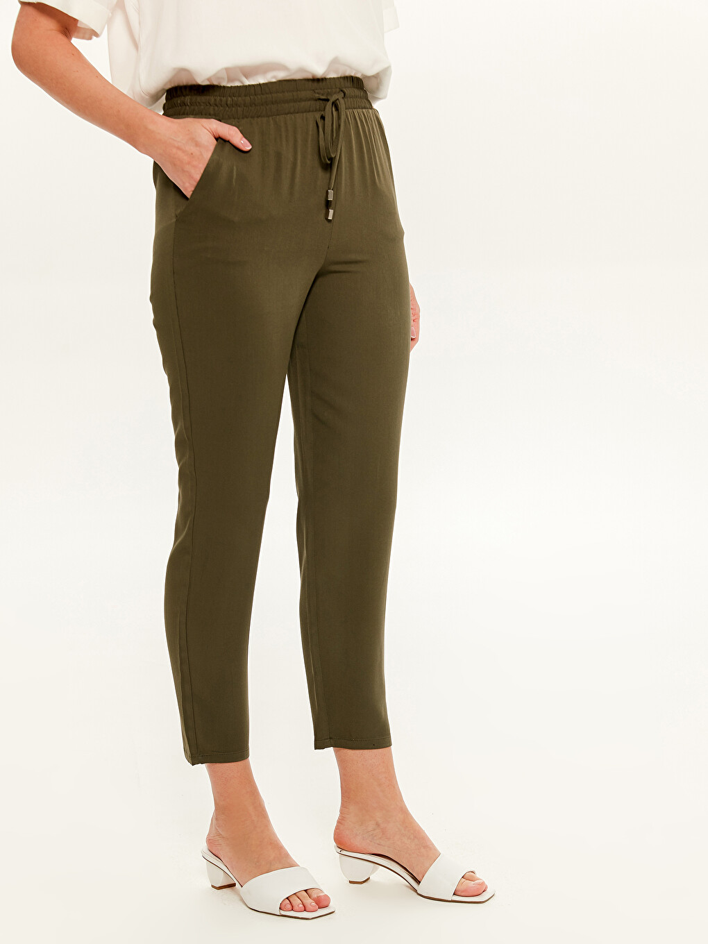 Women's Carrot Fit Plain Trousers-2