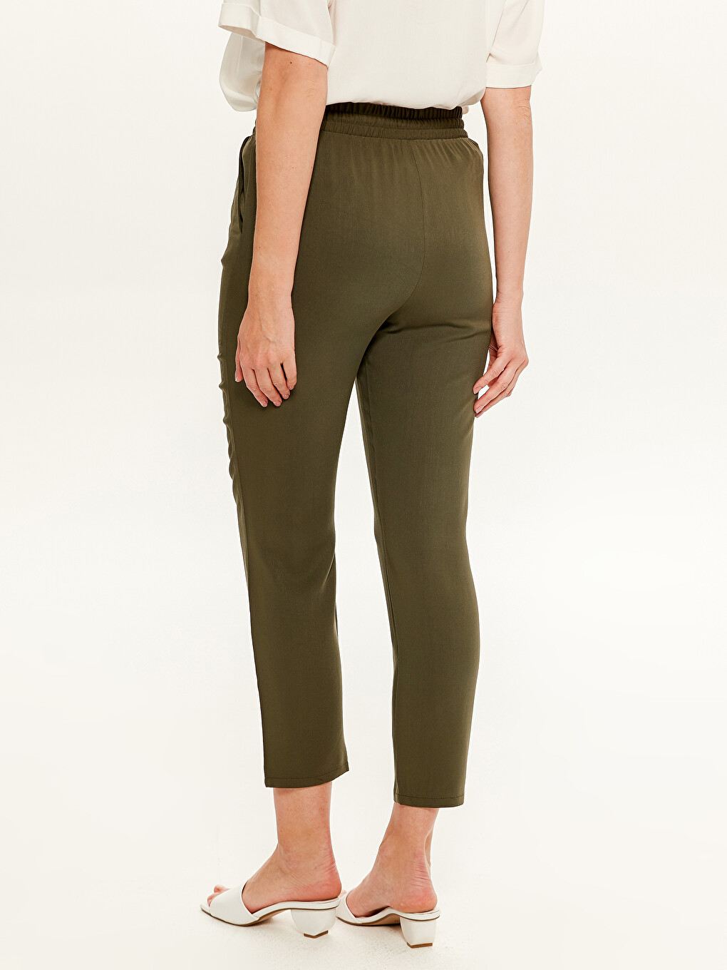 Women's Carrot Fit Plain Trousers-3