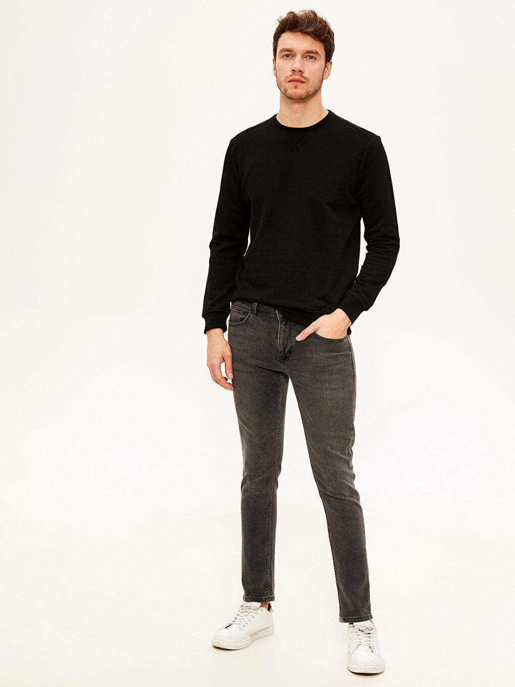 سويت شيرت أساسي برقبة دائرية-3