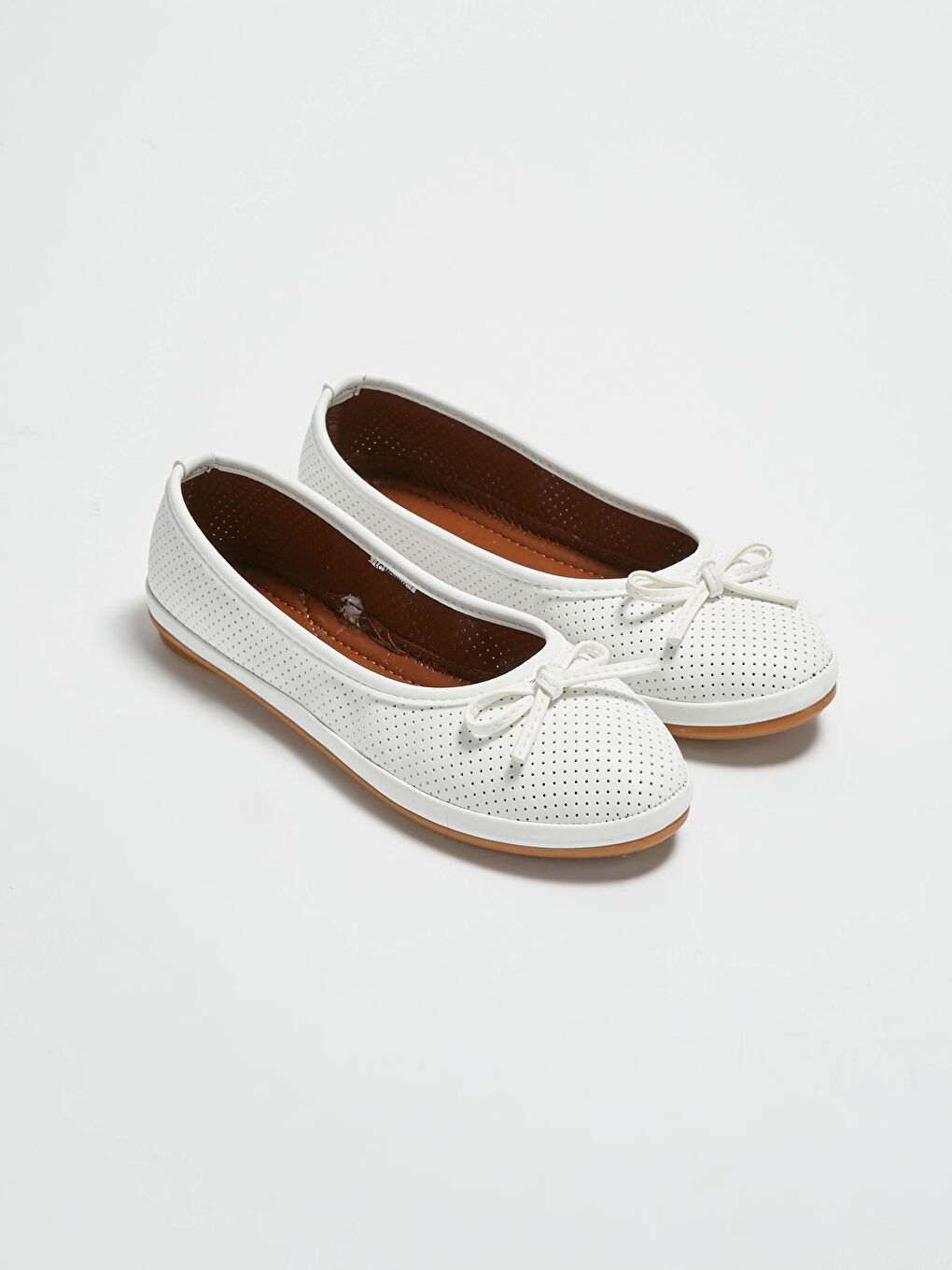 Beyaz Deri Görünümlü Kadın Babet Ayakkabı