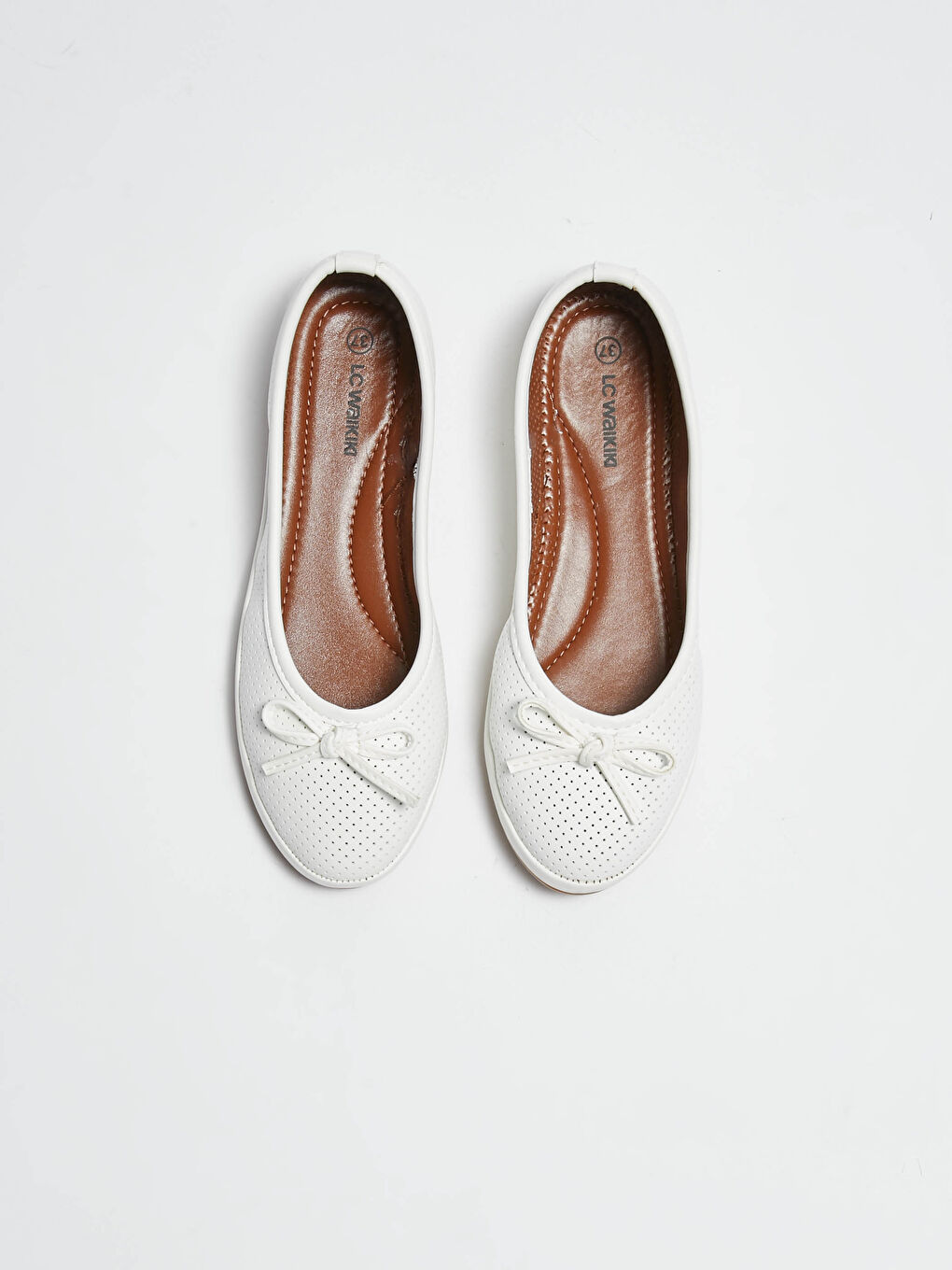 Beyaz Deri Görünümlü Kadın Babet Ayakkabı-2