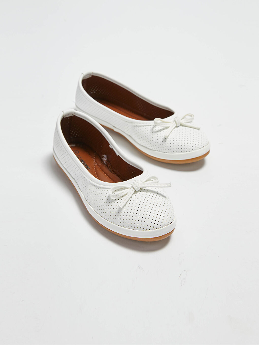 Beyaz Deri Görünümlü Kadın Babet Ayakkabı-4