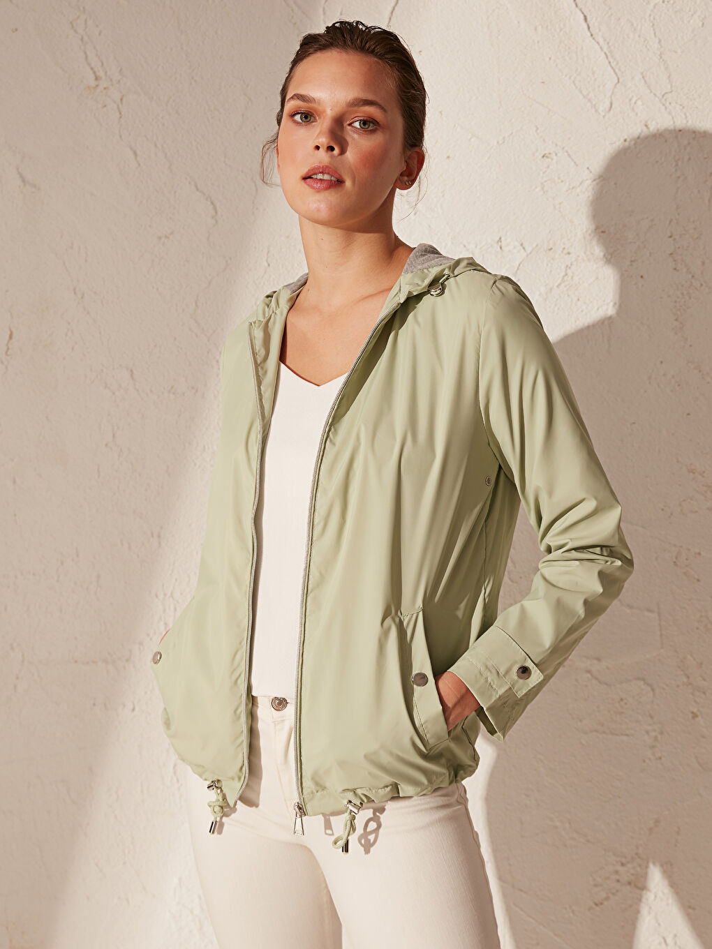 Yeşil Kapüşonlu İnce Yağmurluk-1