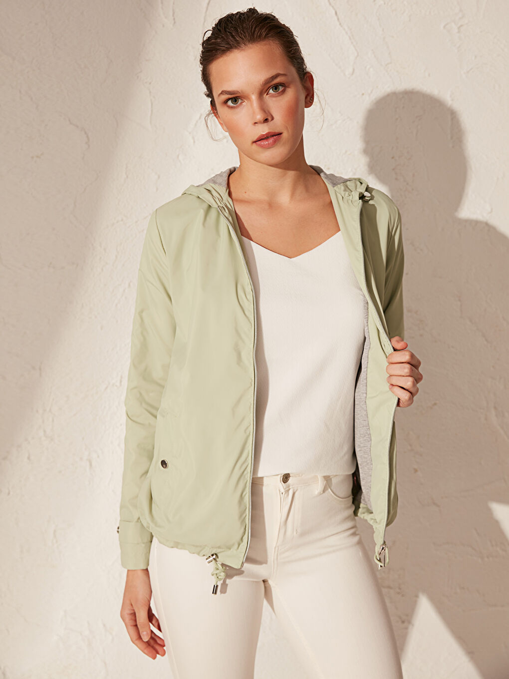 Yeşil Kapüşonlu İnce Yağmurluk-2