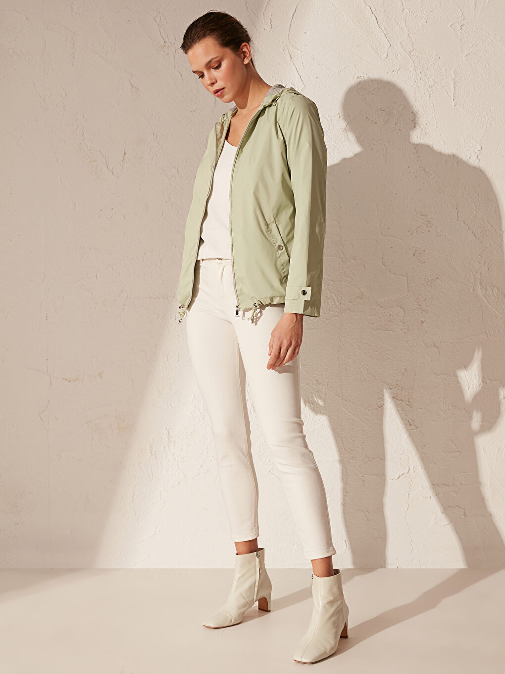 Yeşil Kapüşonlu İnce Yağmurluk-3