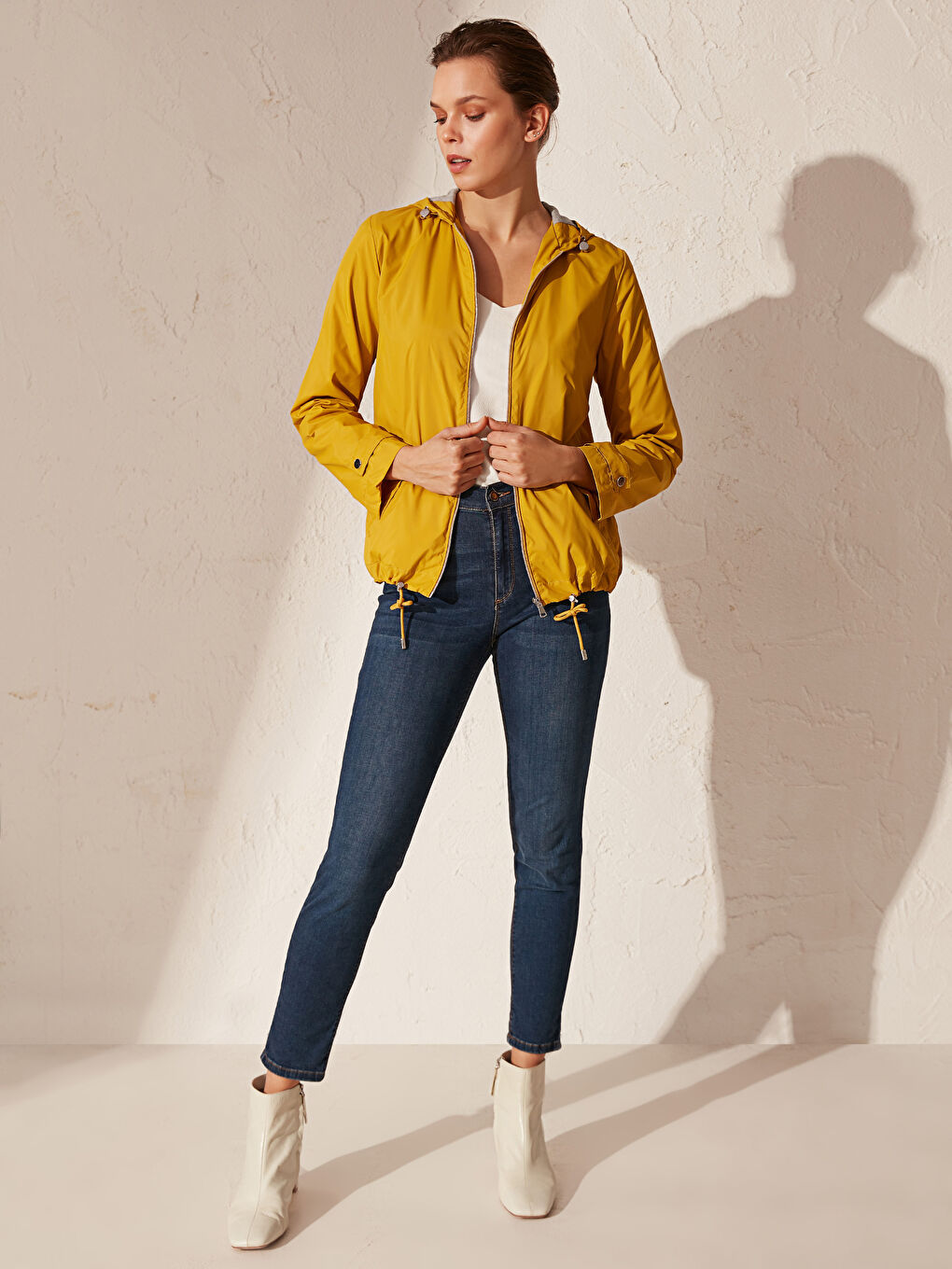 Sarı Kapüşonlu İnce Yağmurluk-2