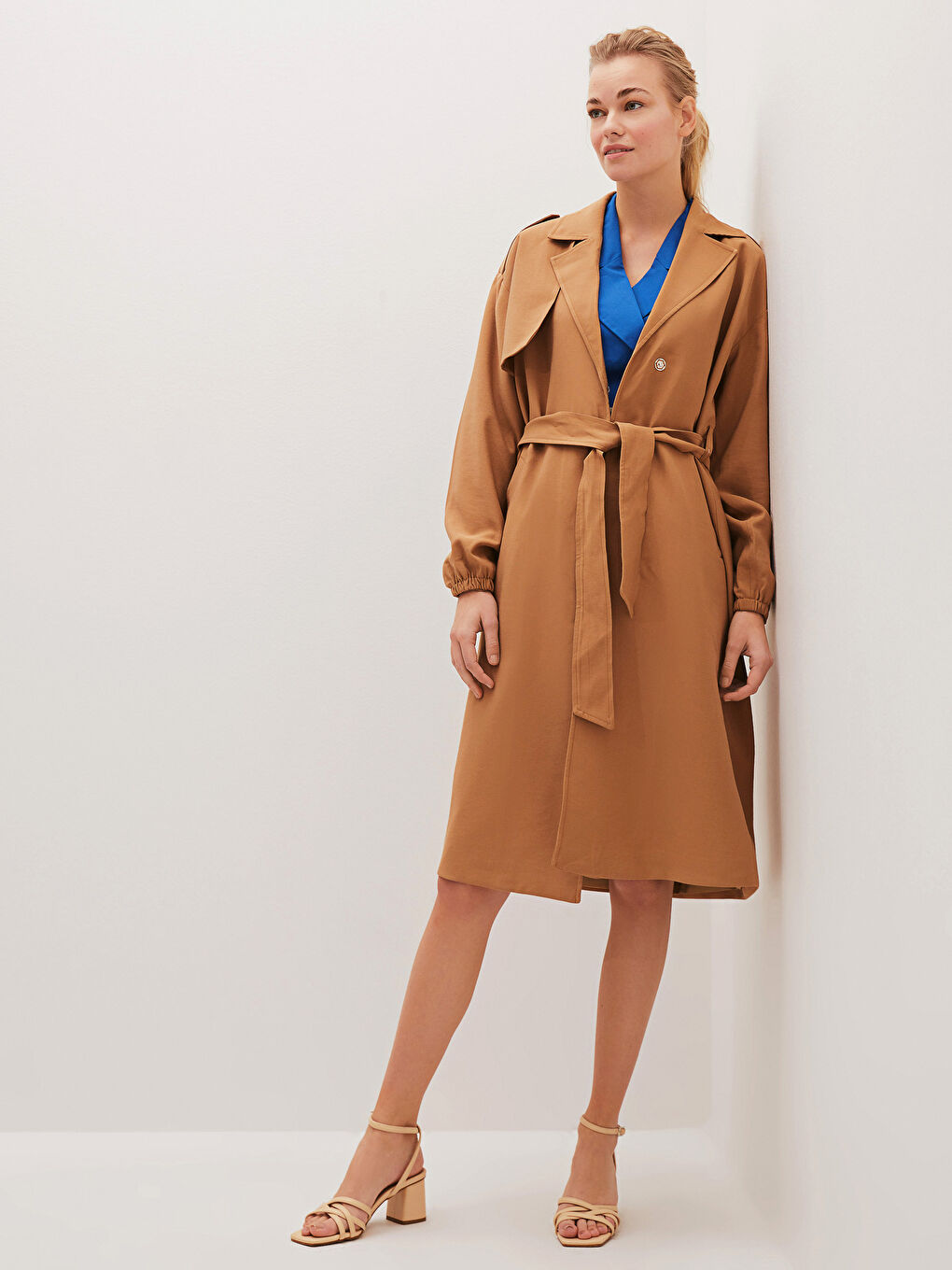 Bej Kuşaklı İnce Uzun Kollu Oversize Kadın Trençkot
