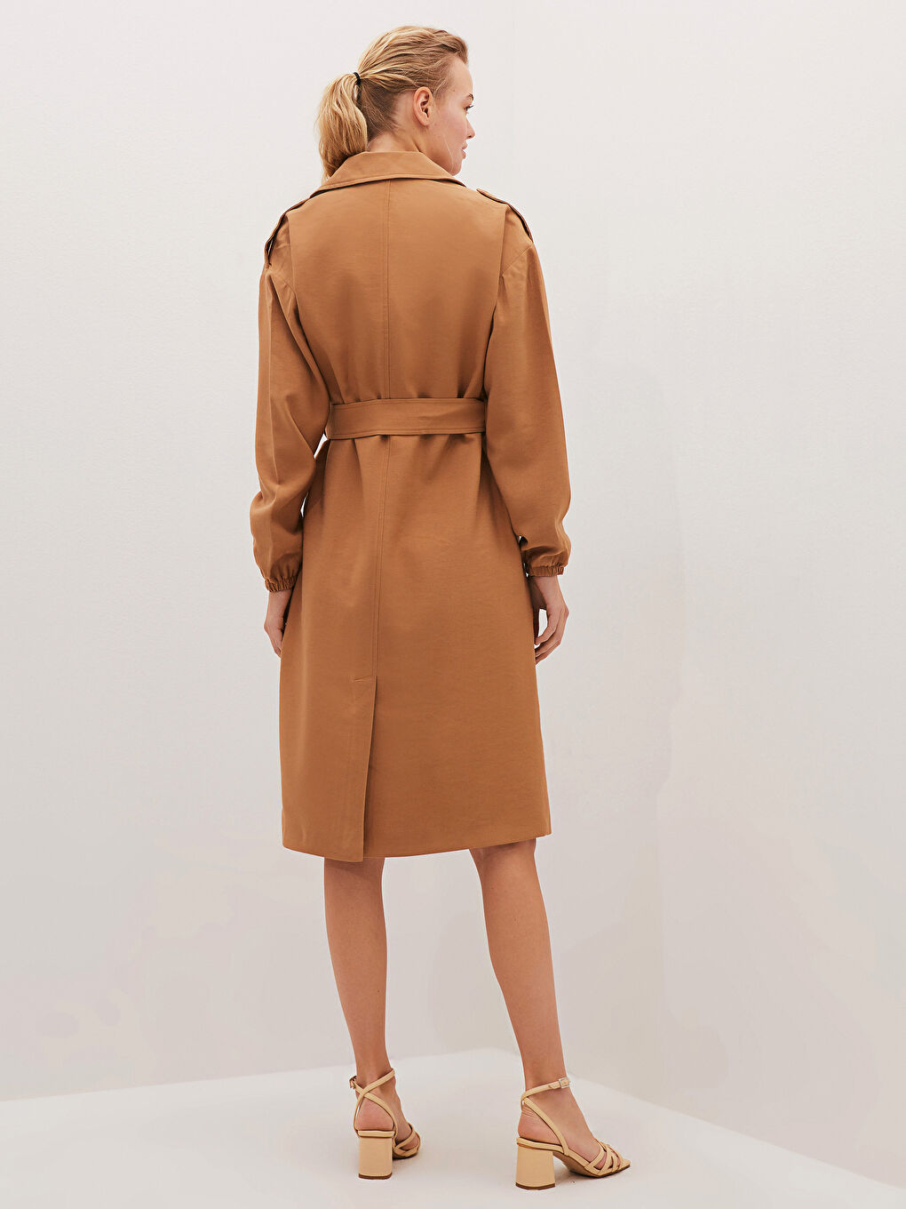 Bej Kuşaklı İnce Uzun Kollu Oversize Kadın Trençkot-1