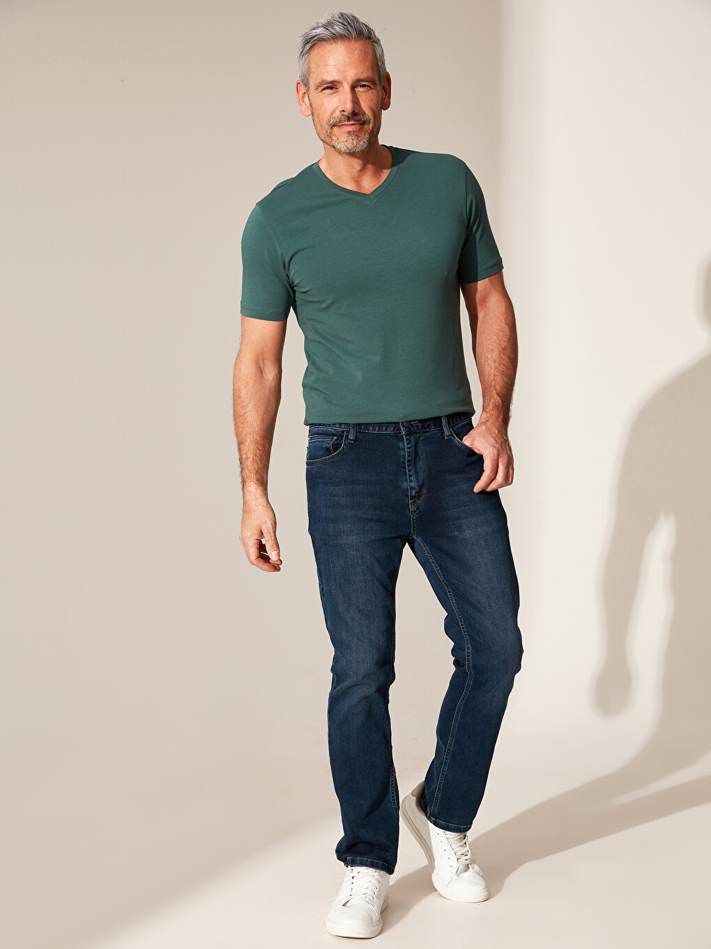 V-neck And Short Sleeve Cotton T-shirt-3