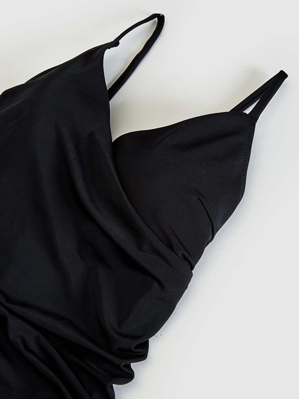 Siyah Kruvaze Yaka Askılı Kadın Mayo-2