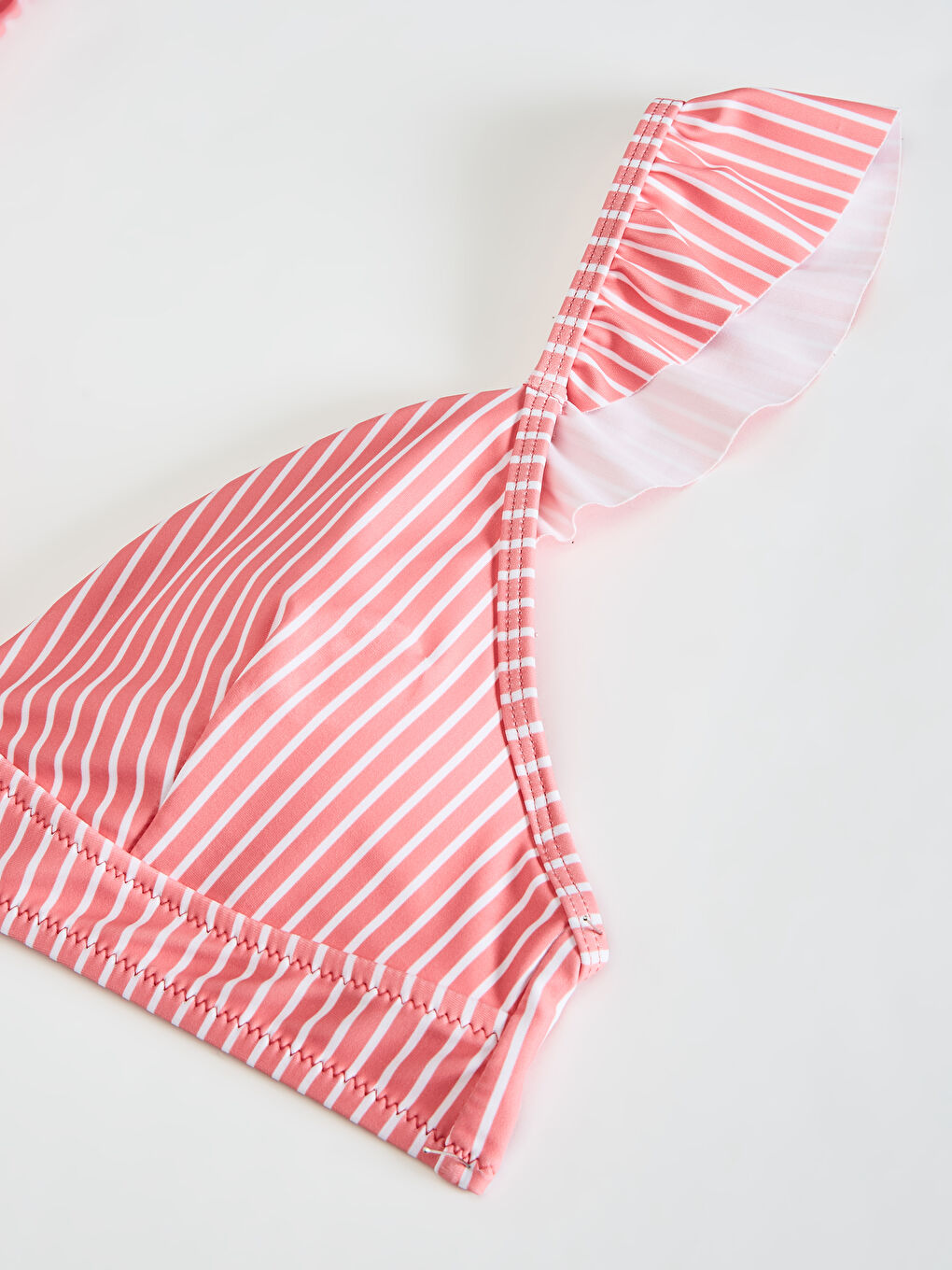 Женский верх бикини с оборками-1