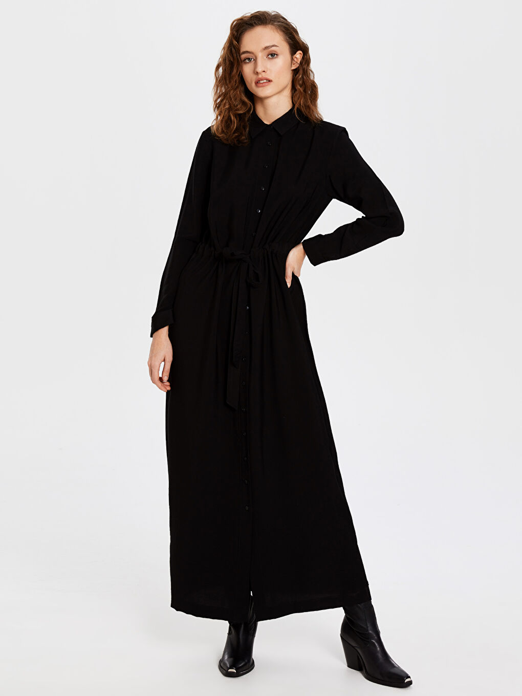 Длинное платье с поясом из текстурированной ткани-1